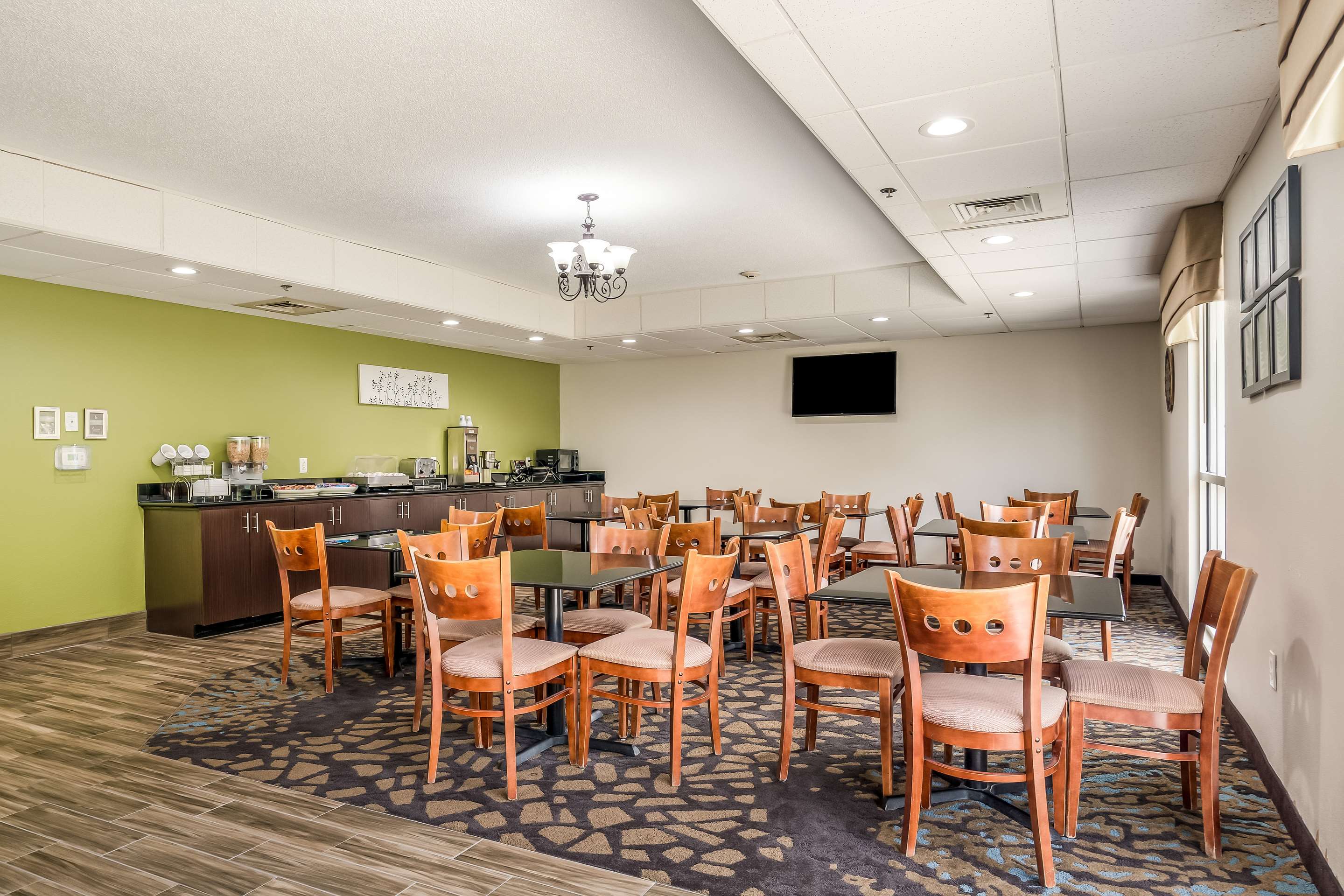 Enjoy breakfast in this seating area | Sleep Inn & Suites Jacksonville near Camp Lejeune