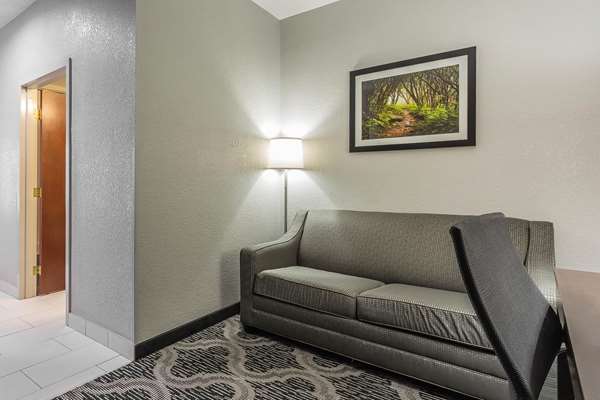  - Quality Inn & Suites Pineville - I-485, Exit 64