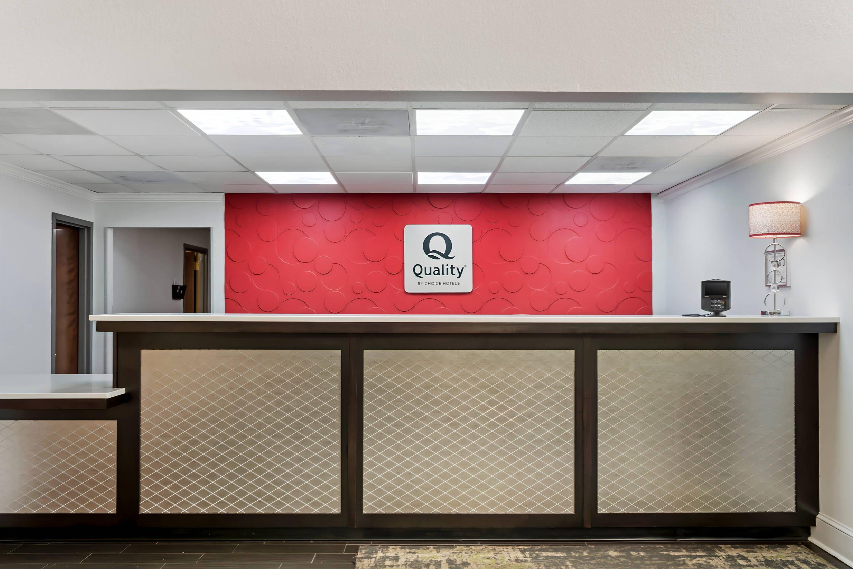 Hotel lobby | Quality Suites Pineville - Charlotte