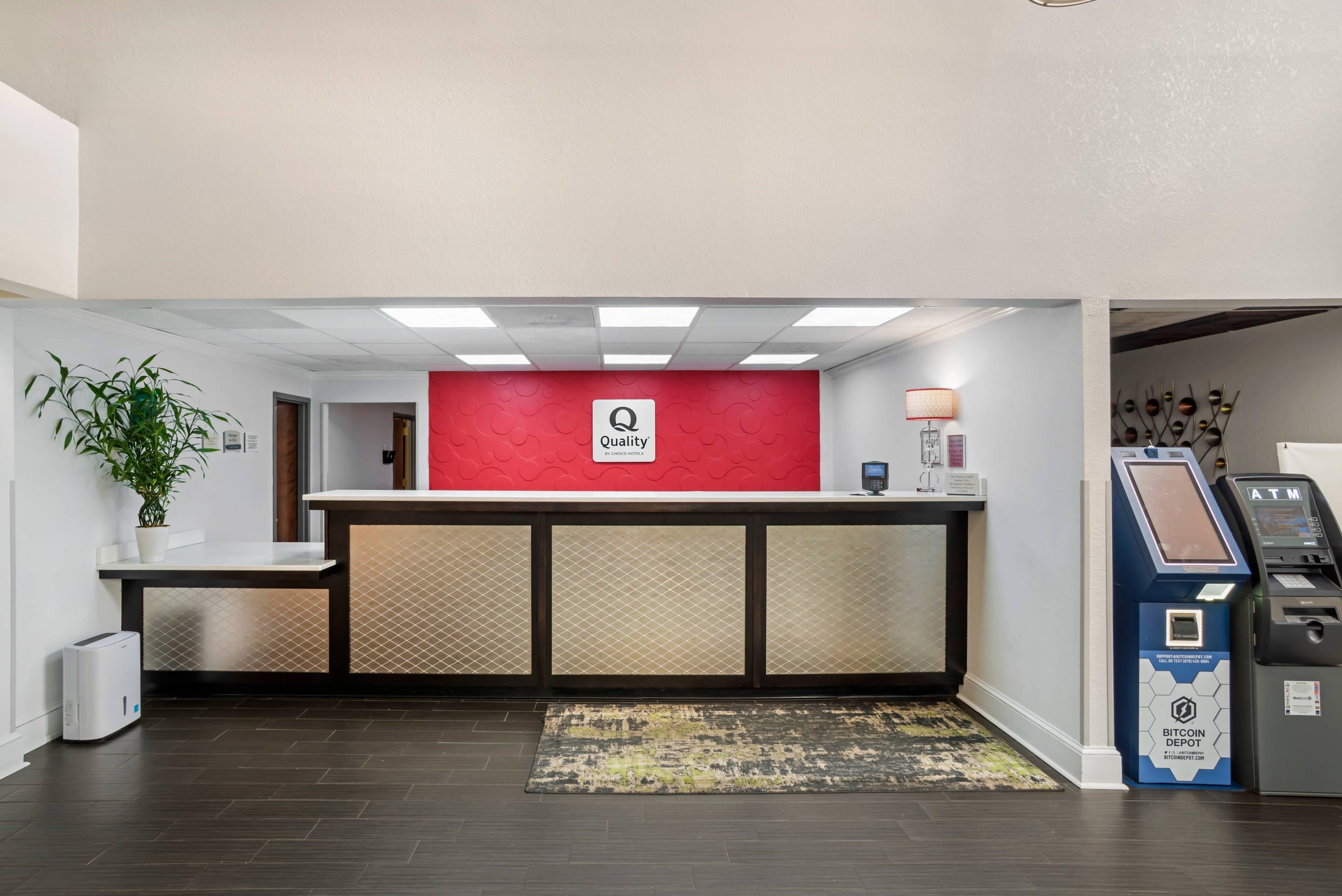 Hotel lobby | Quality Suites Pineville - Charlotte