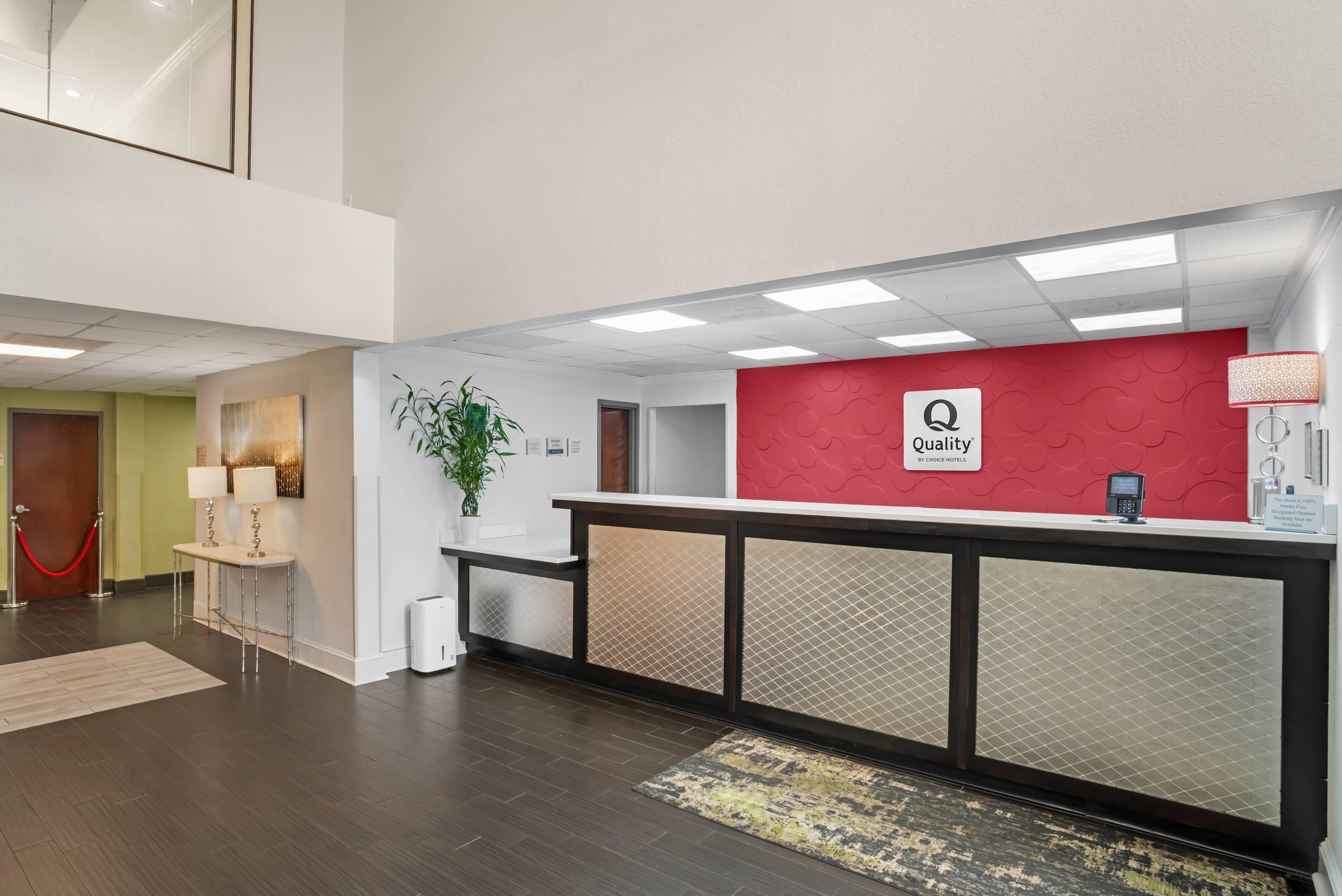 Hotel lobby | Quality Suites Pineville - Charlotte