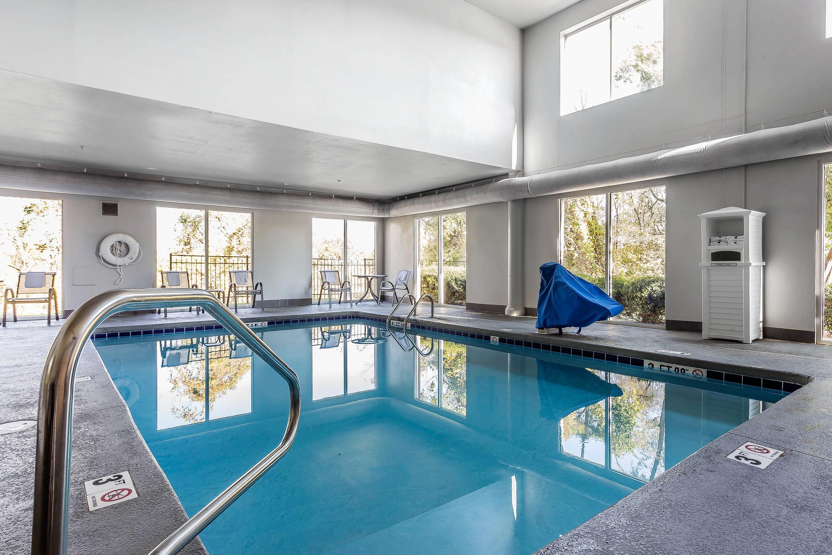 Indoor heated pool | Quality Suites Pineville - Charlotte