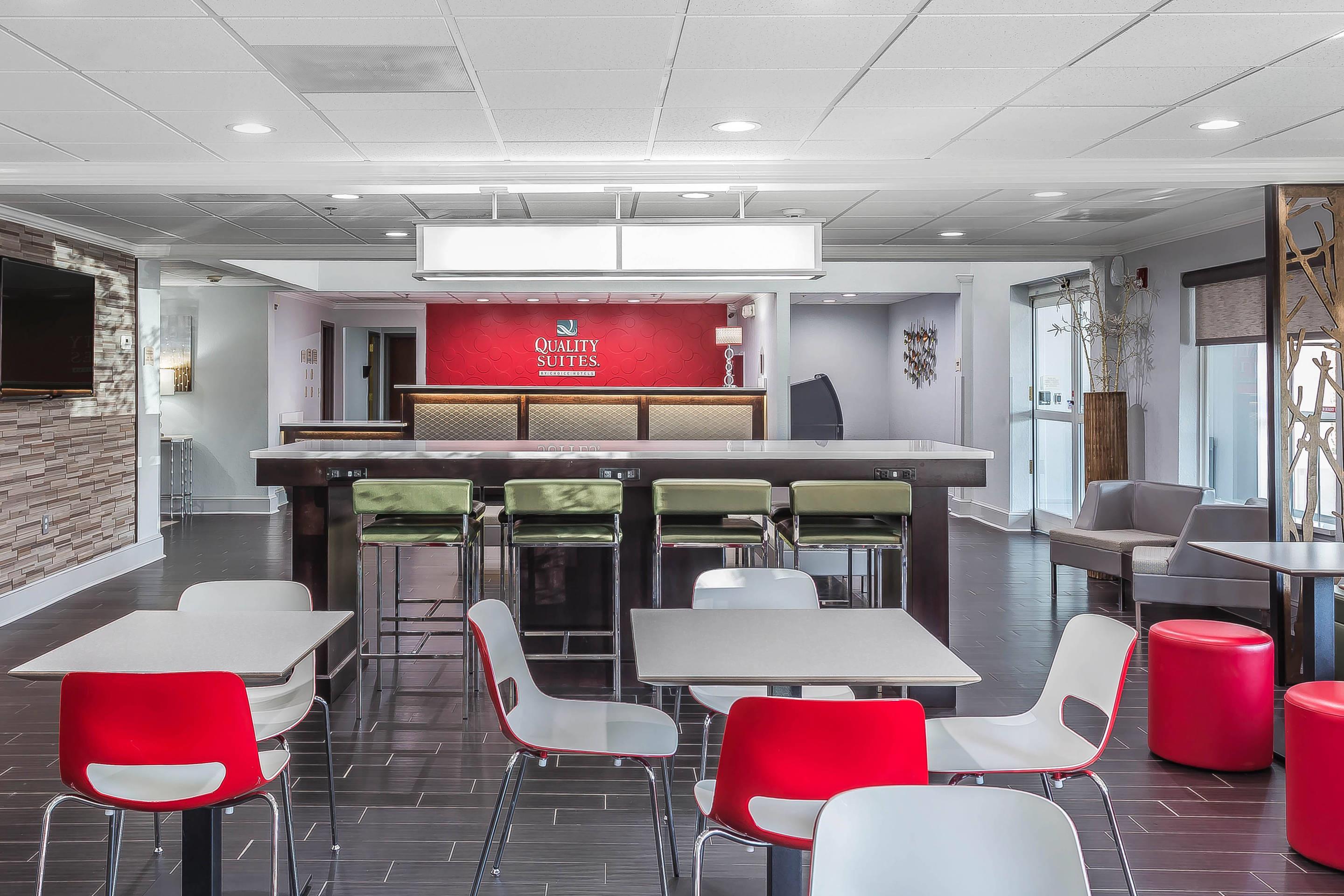 Spacious breakfast area | Quality Suites Pineville - Charlotte