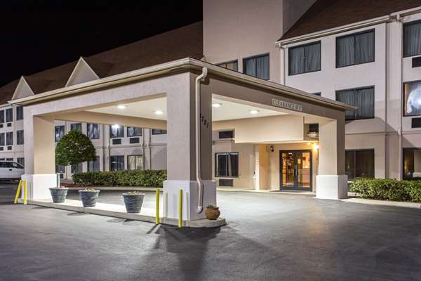 Exterior view - Comfort Suites Wilmington