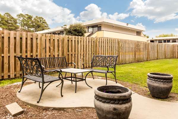 Pool - Comfort Suites Wilmington