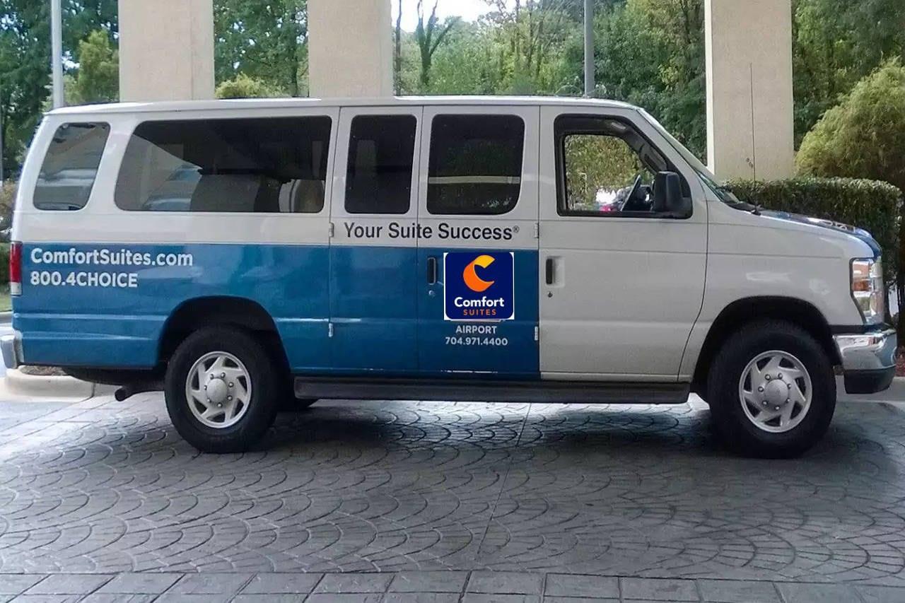 Hotel shuttle | Comfort Suites Airport