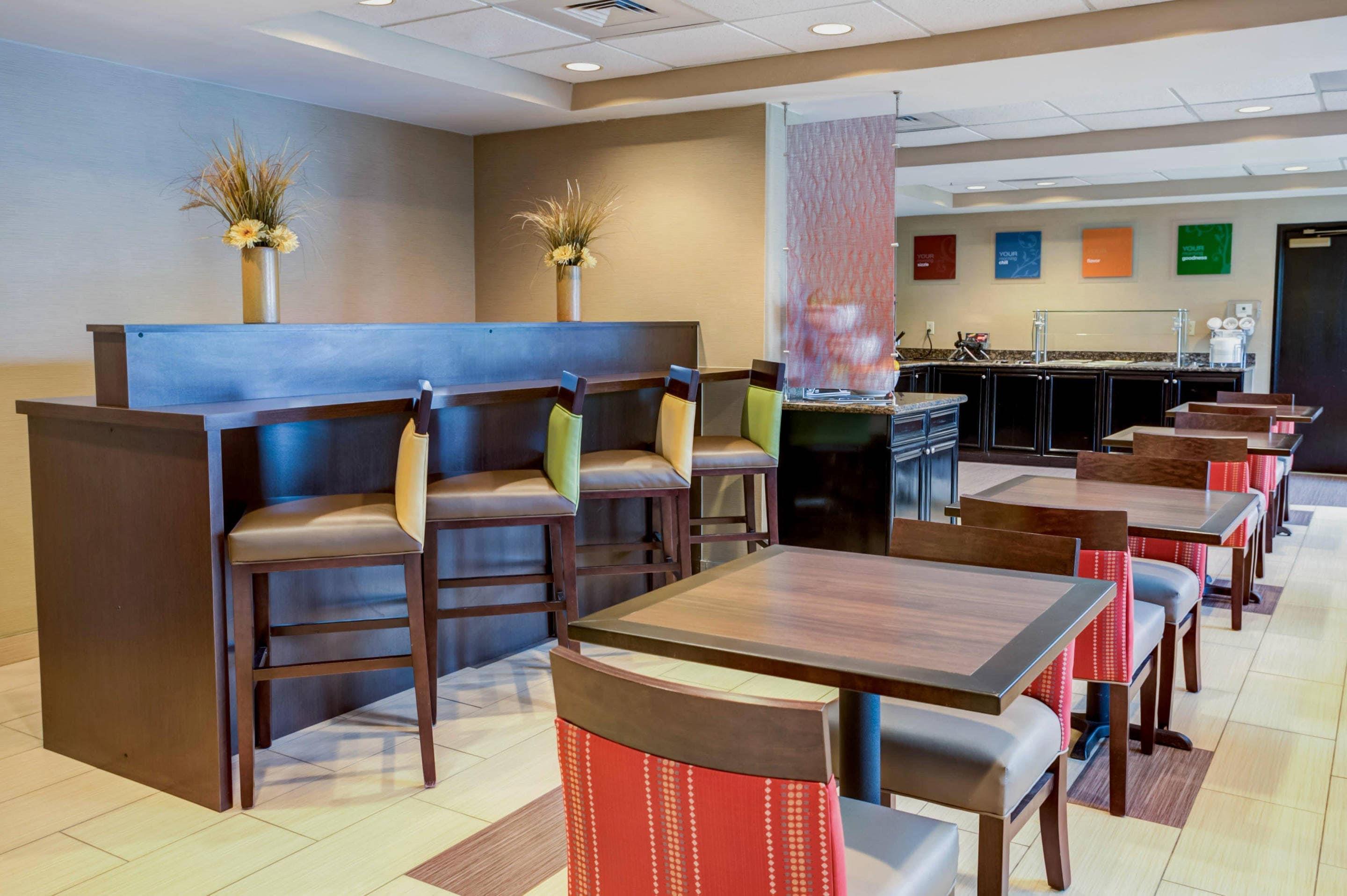 Enjoy breakfast in this seating area | Comfort Suites Concord Mills