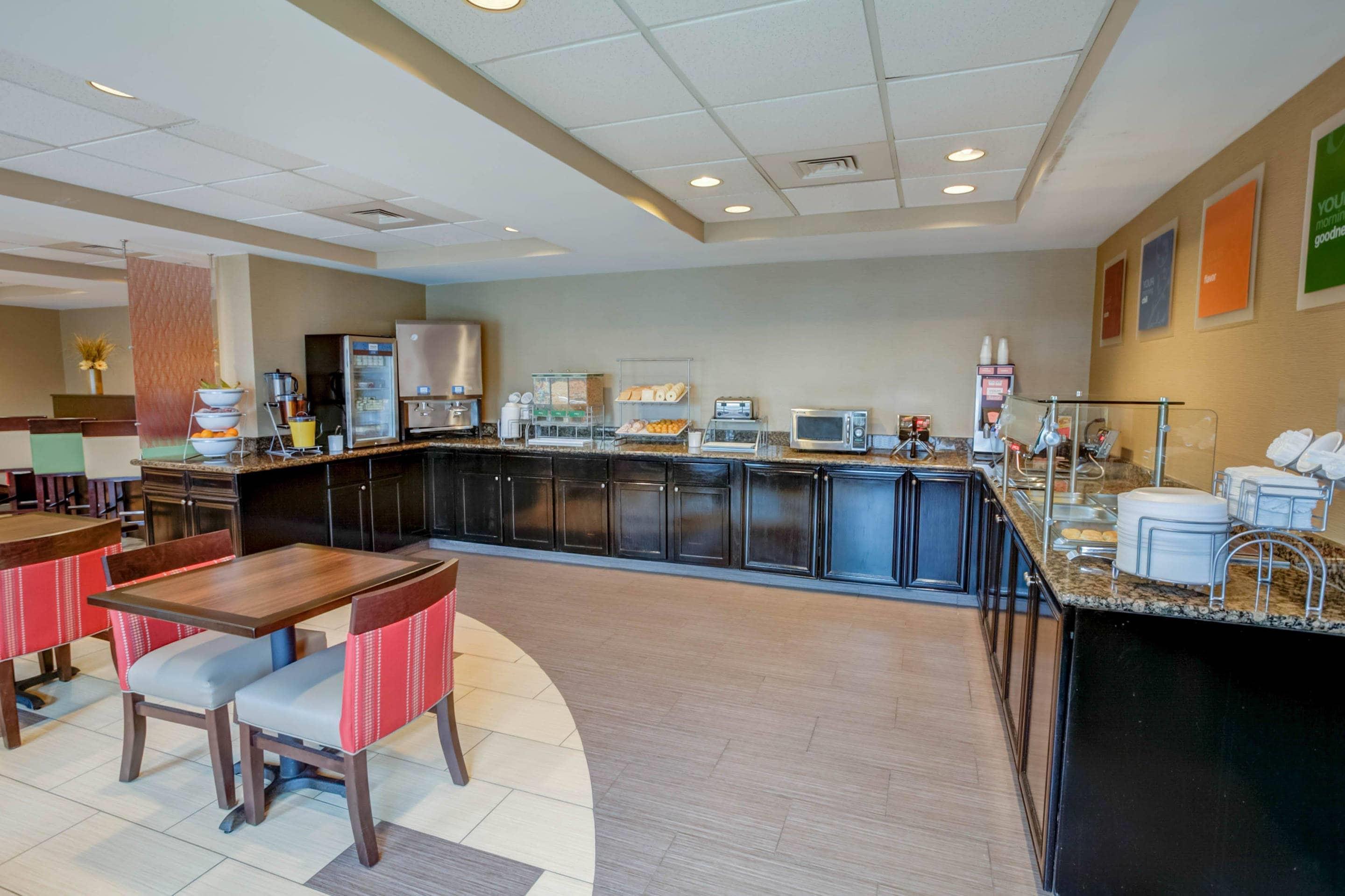 Enjoy breakfast in this spacious area | Comfort Suites Concord Mills