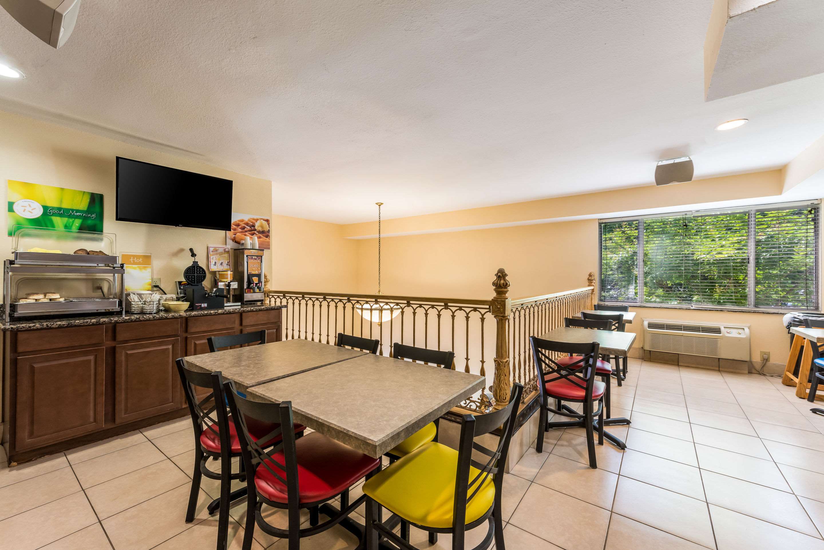 Breakfast area