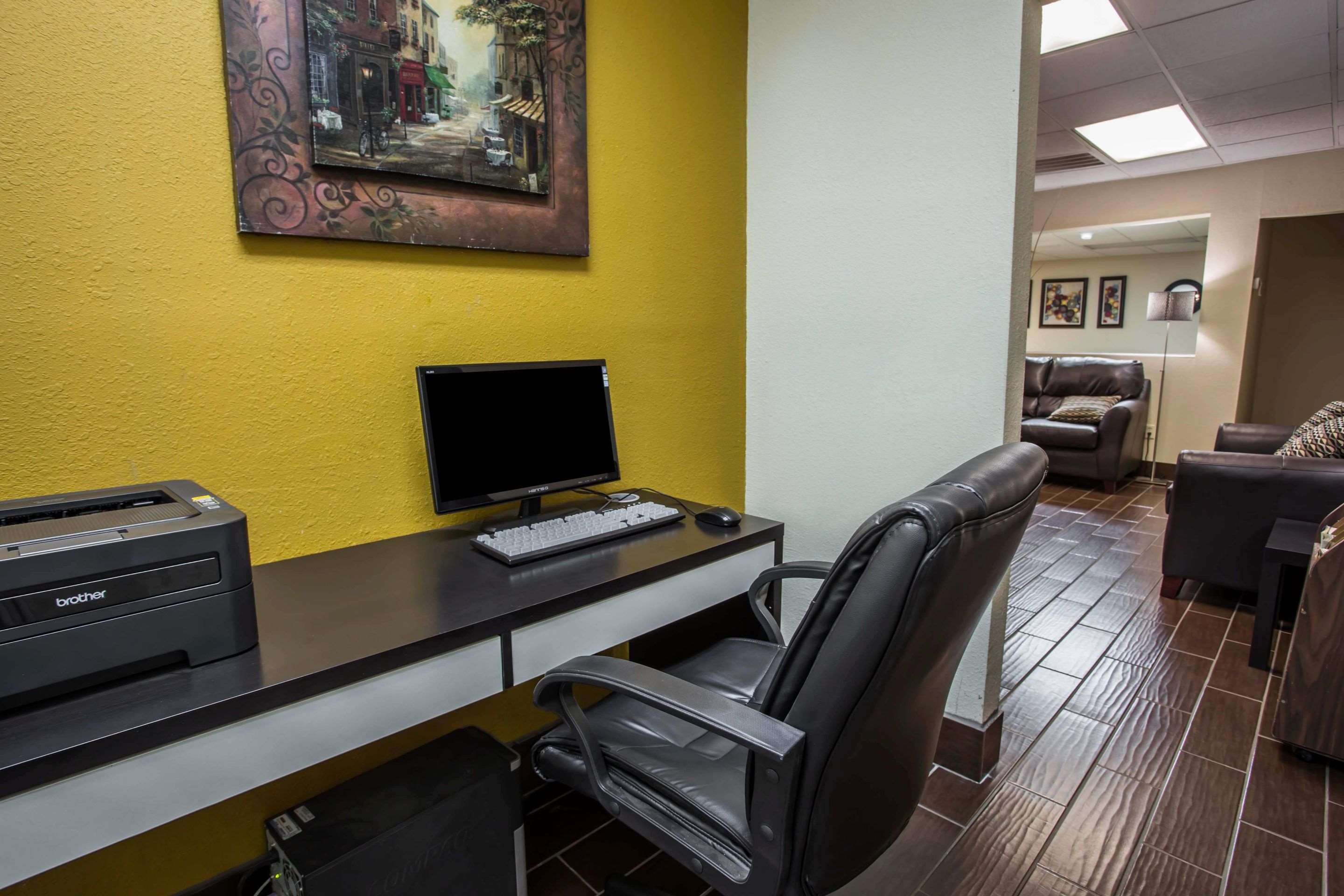 Business center | Econo Lodge Salisbury