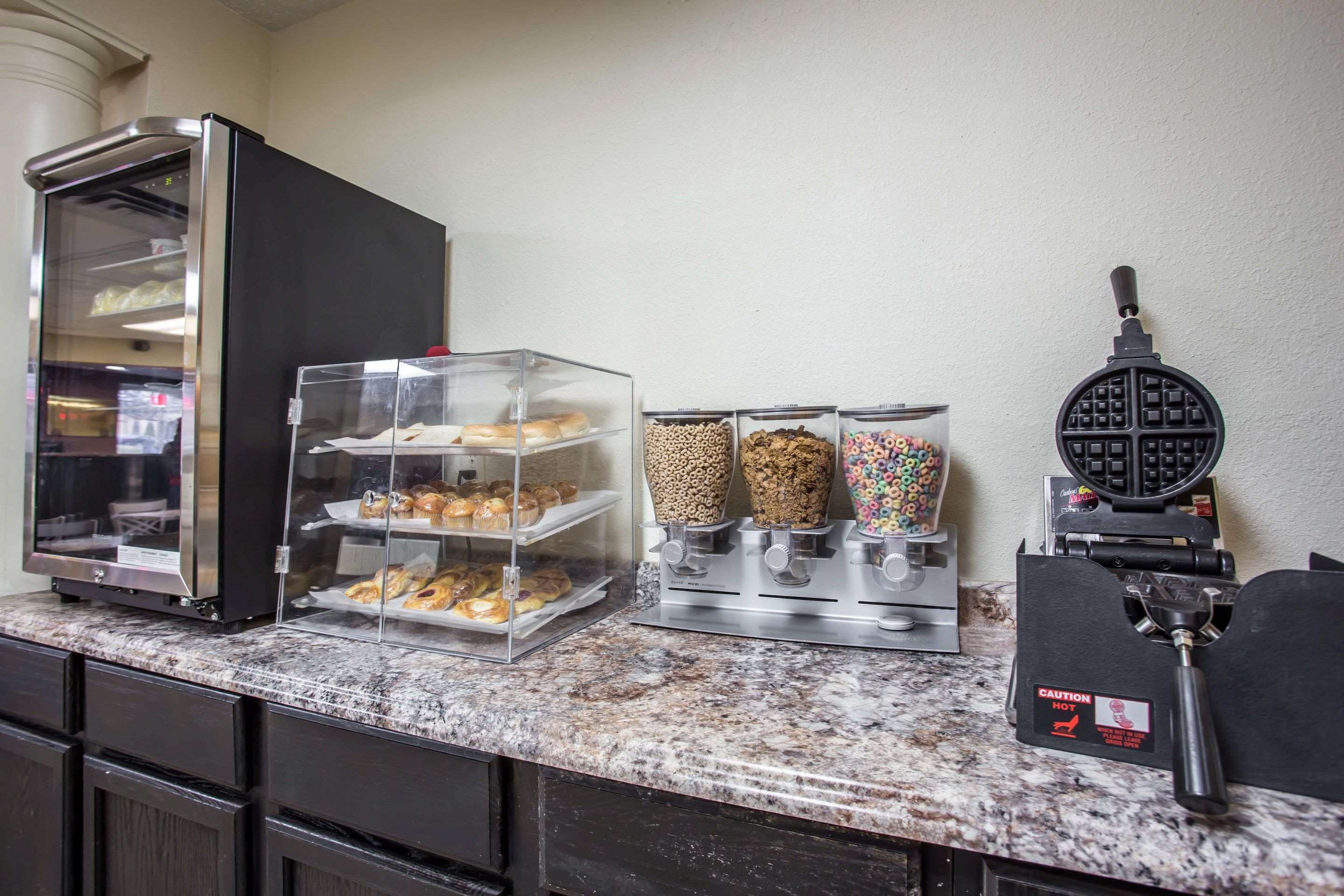 Assorted breakfast items | Econo Lodge Salisbury