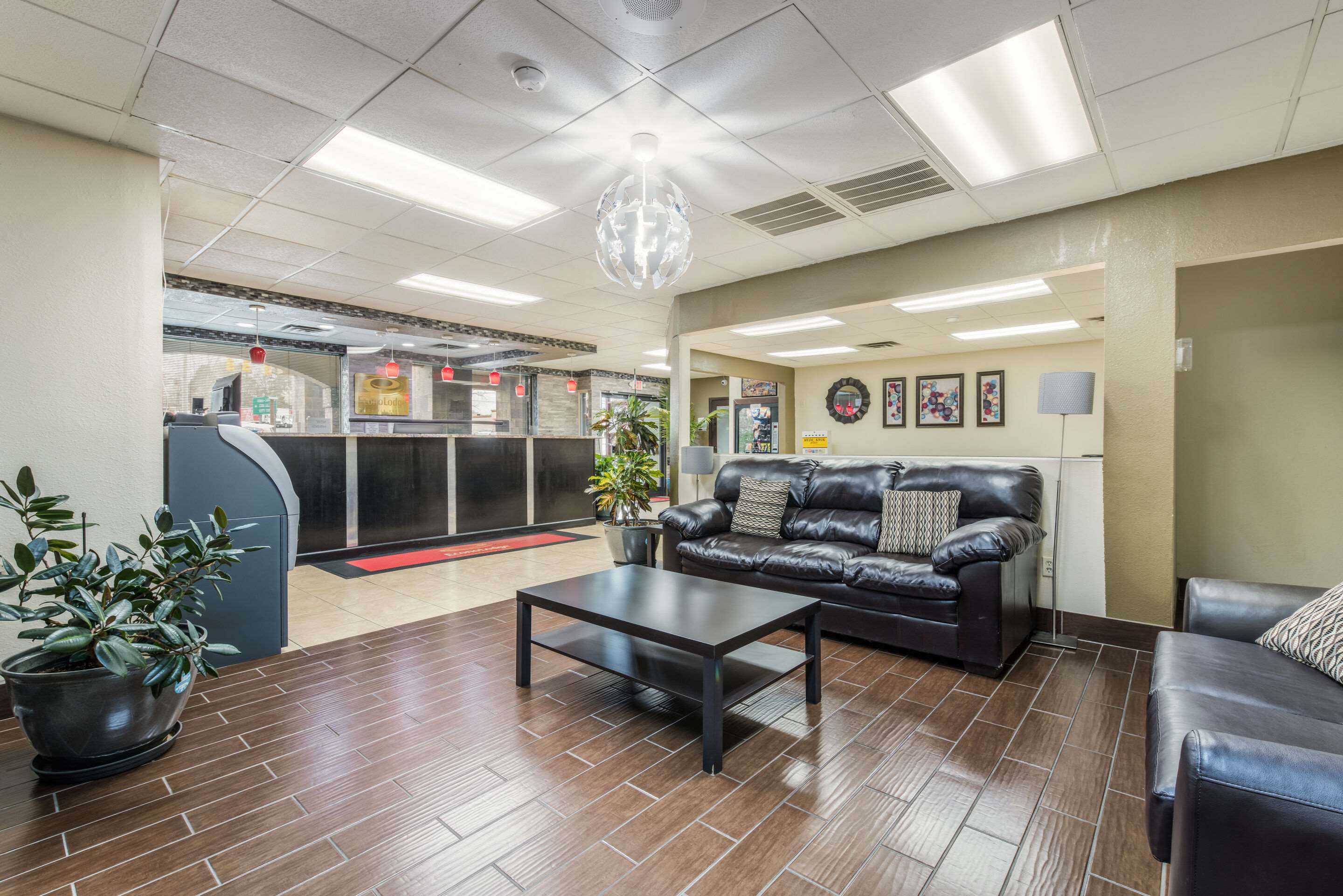 Lobby | Econo Lodge Salisbury