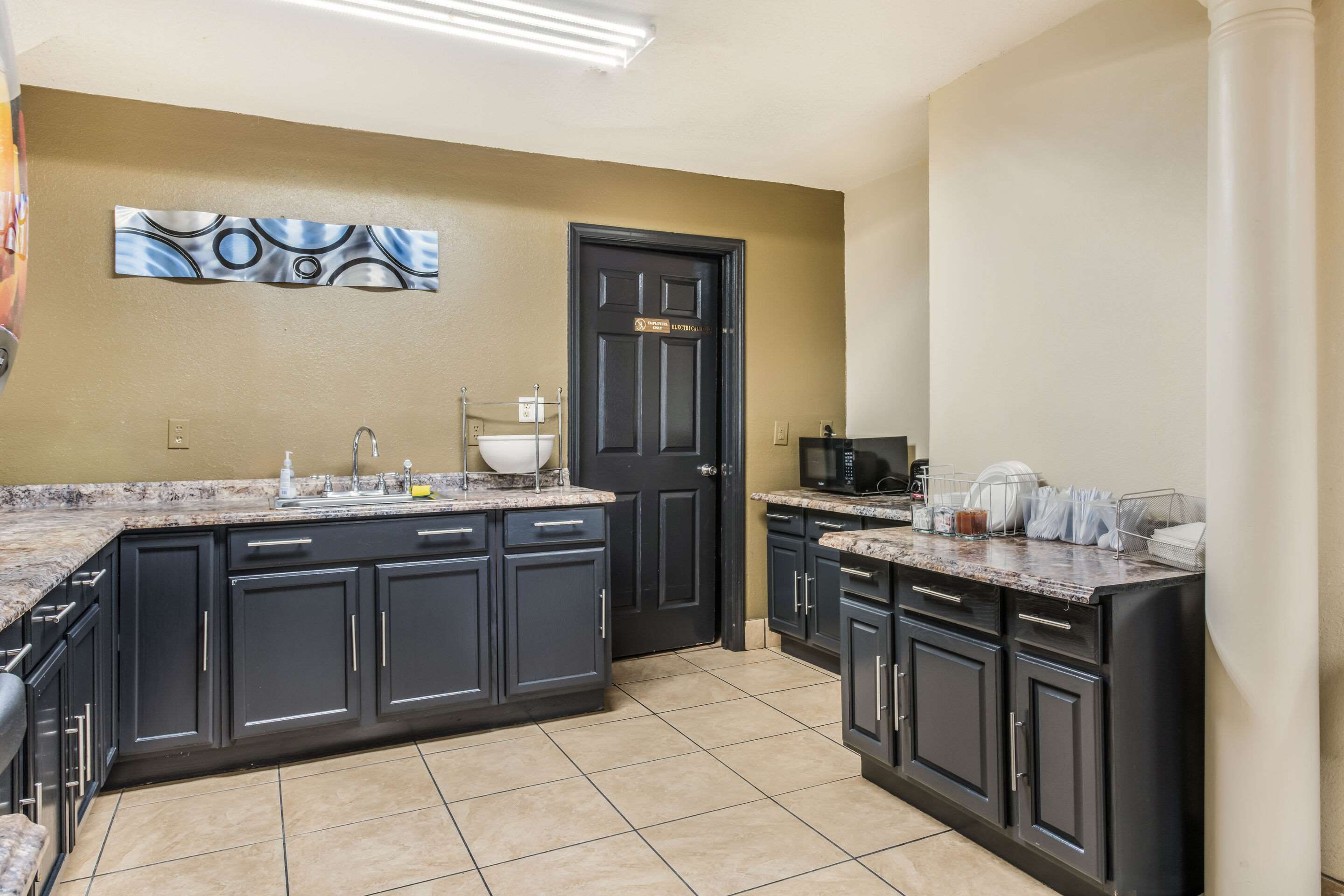 Breakfast area | Econo Lodge Salisbury