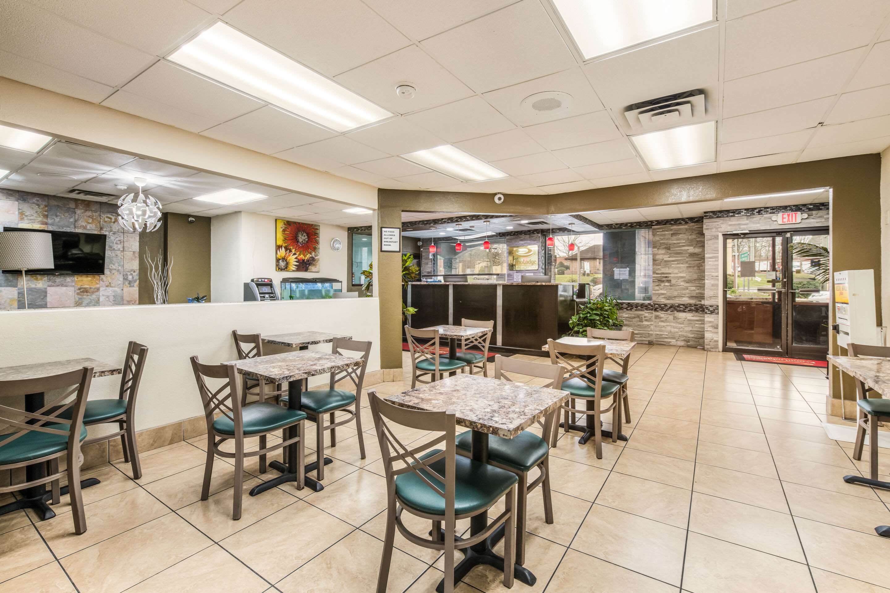 Breakfast area | Econo Lodge Salisbury