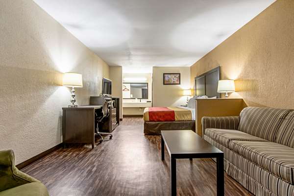 Suite - Econo Lodge East Matthews