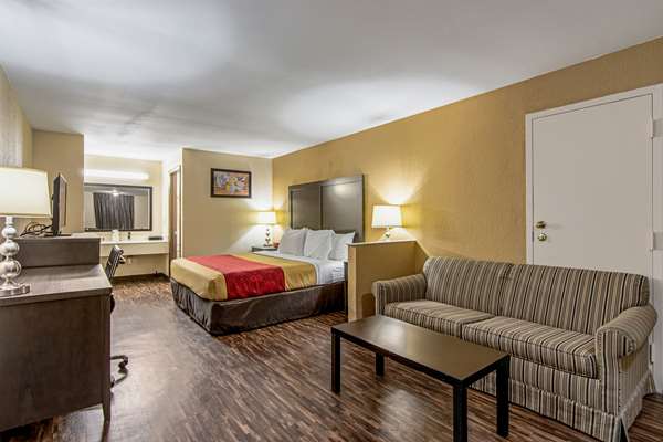 Suite - Econo Lodge East Matthews