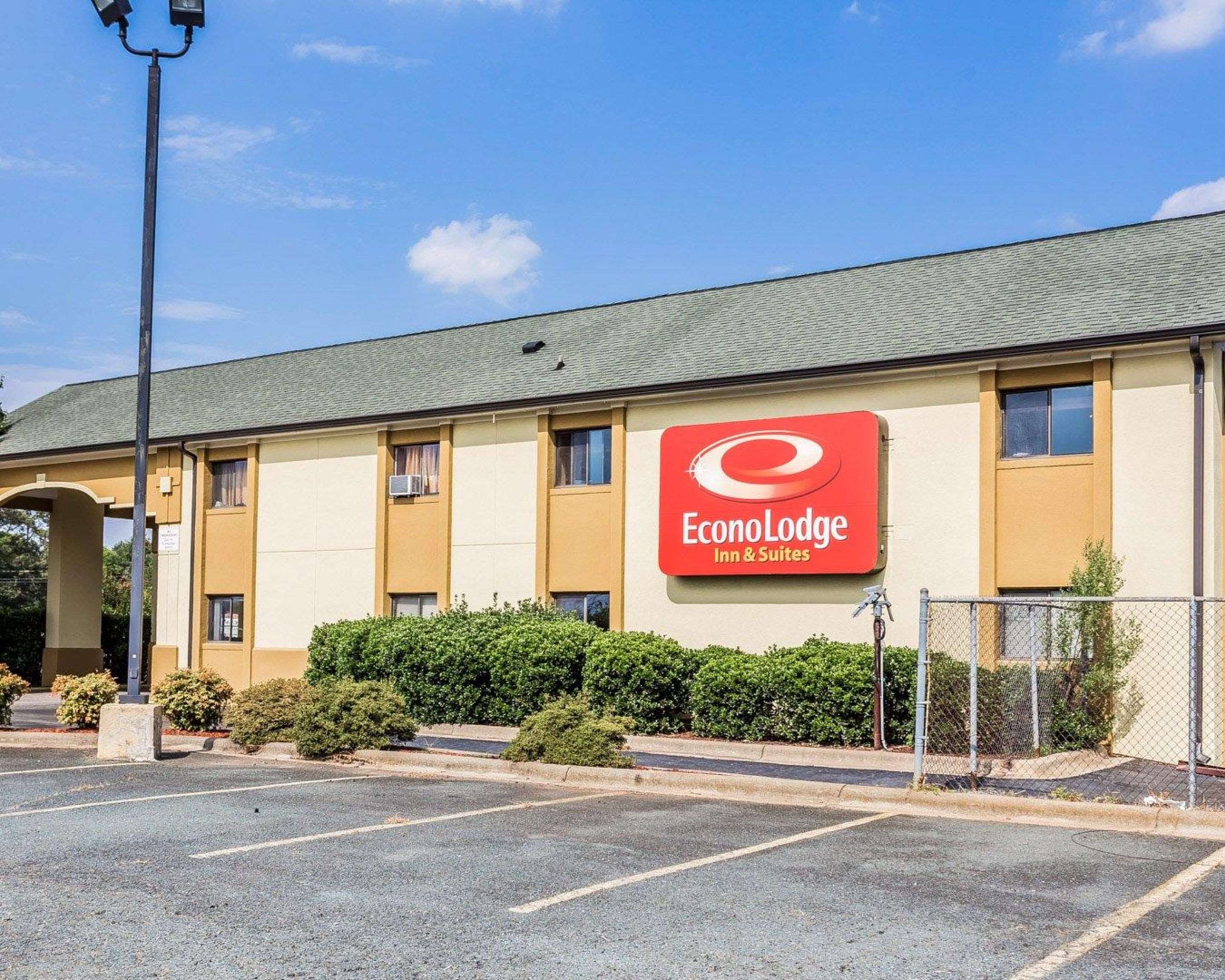 Hotel exterior | Econo Lodge Inn & Suites Matthews - Charlotte