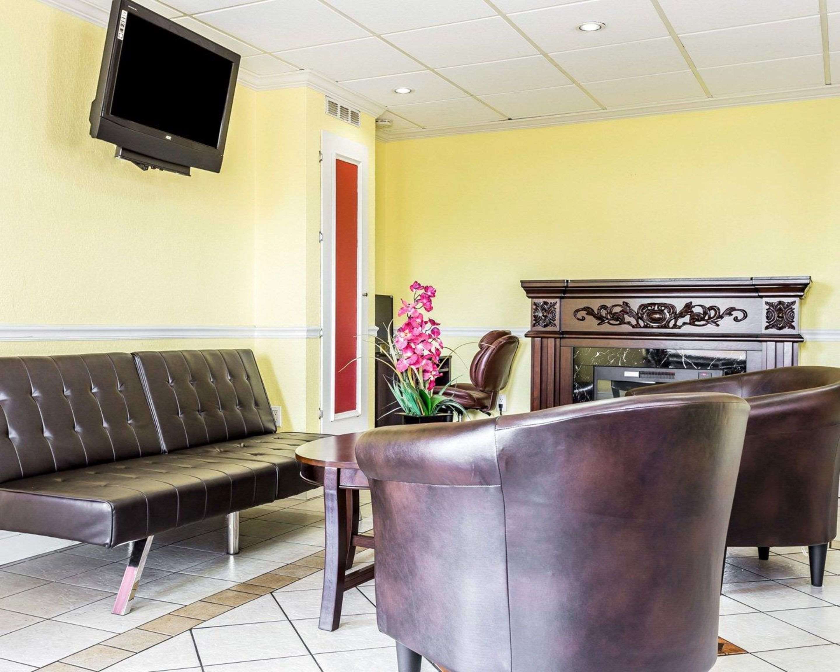 Spacious lobby with sitting area | Econo Lodge Inn & Suites Matthews - Charlotte