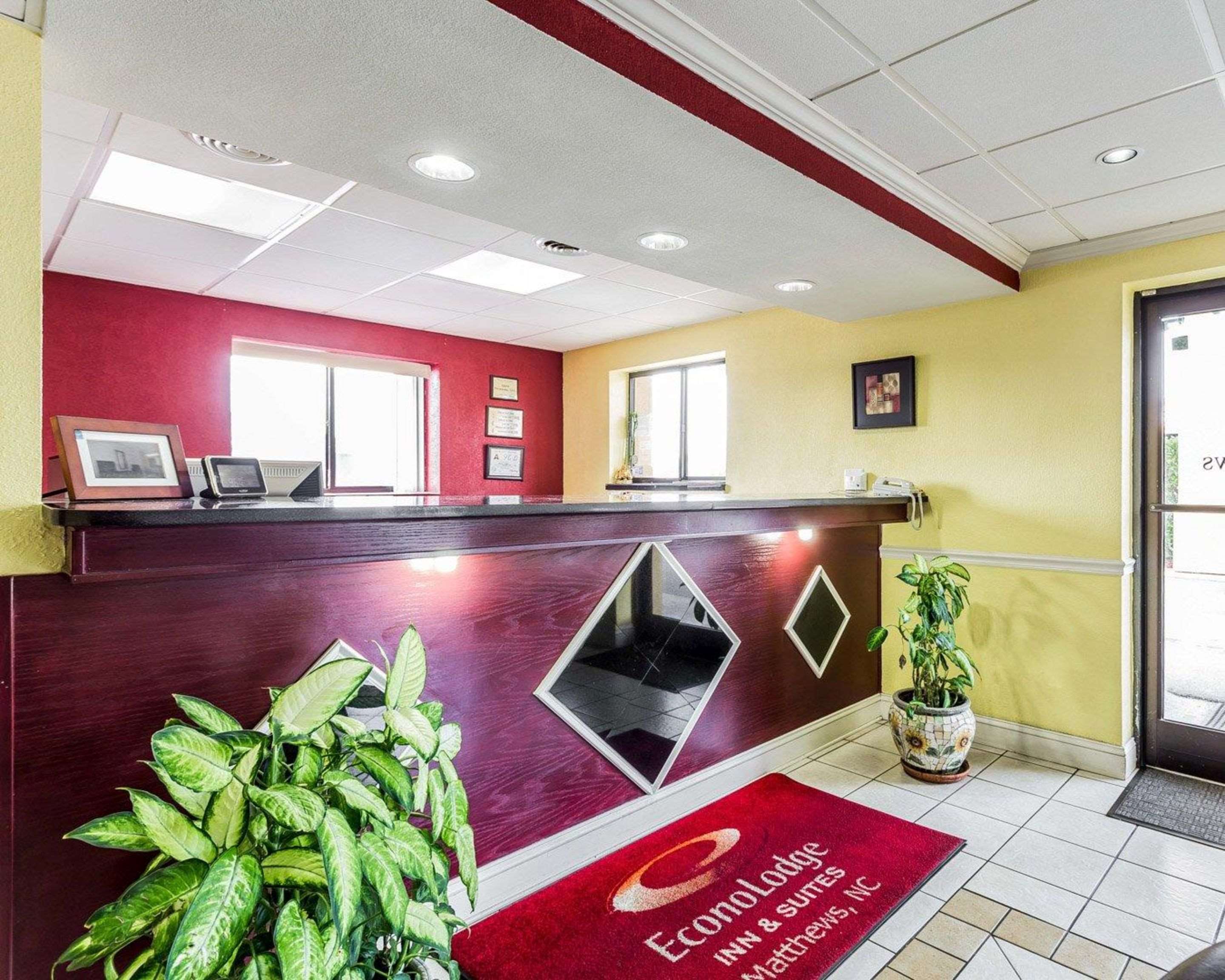 Front desk | Econo Lodge Inn & Suites Matthews - Charlotte
