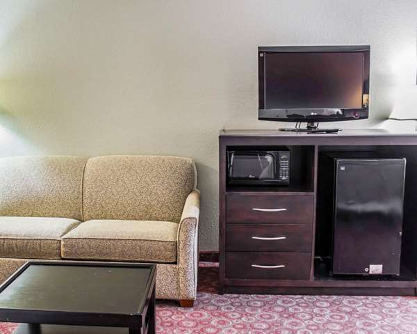 Suite - Quality Inn South Raleigh - I-40, Exit 298A