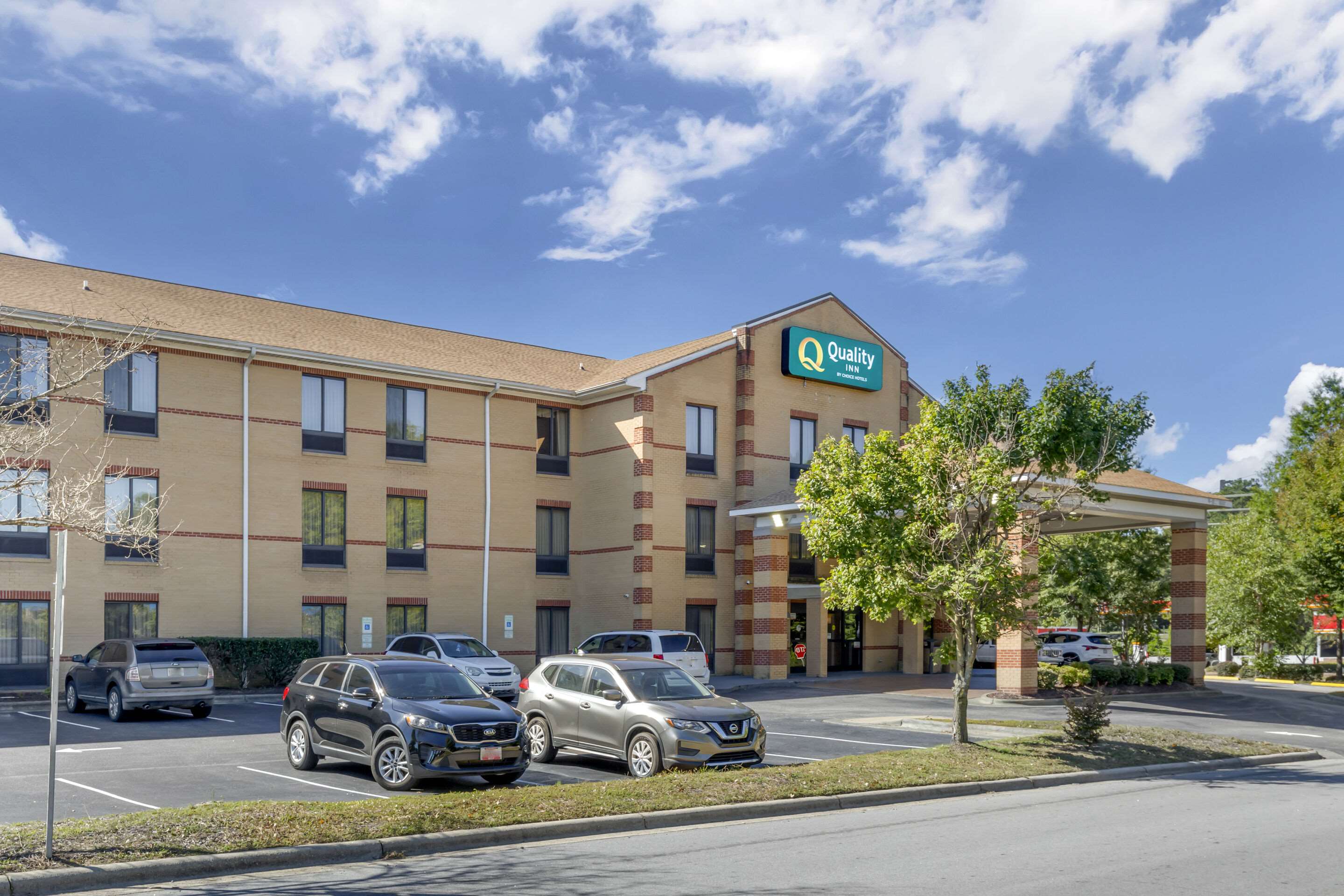 Hotel exterior | Quality Inn Raleigh Downtown
