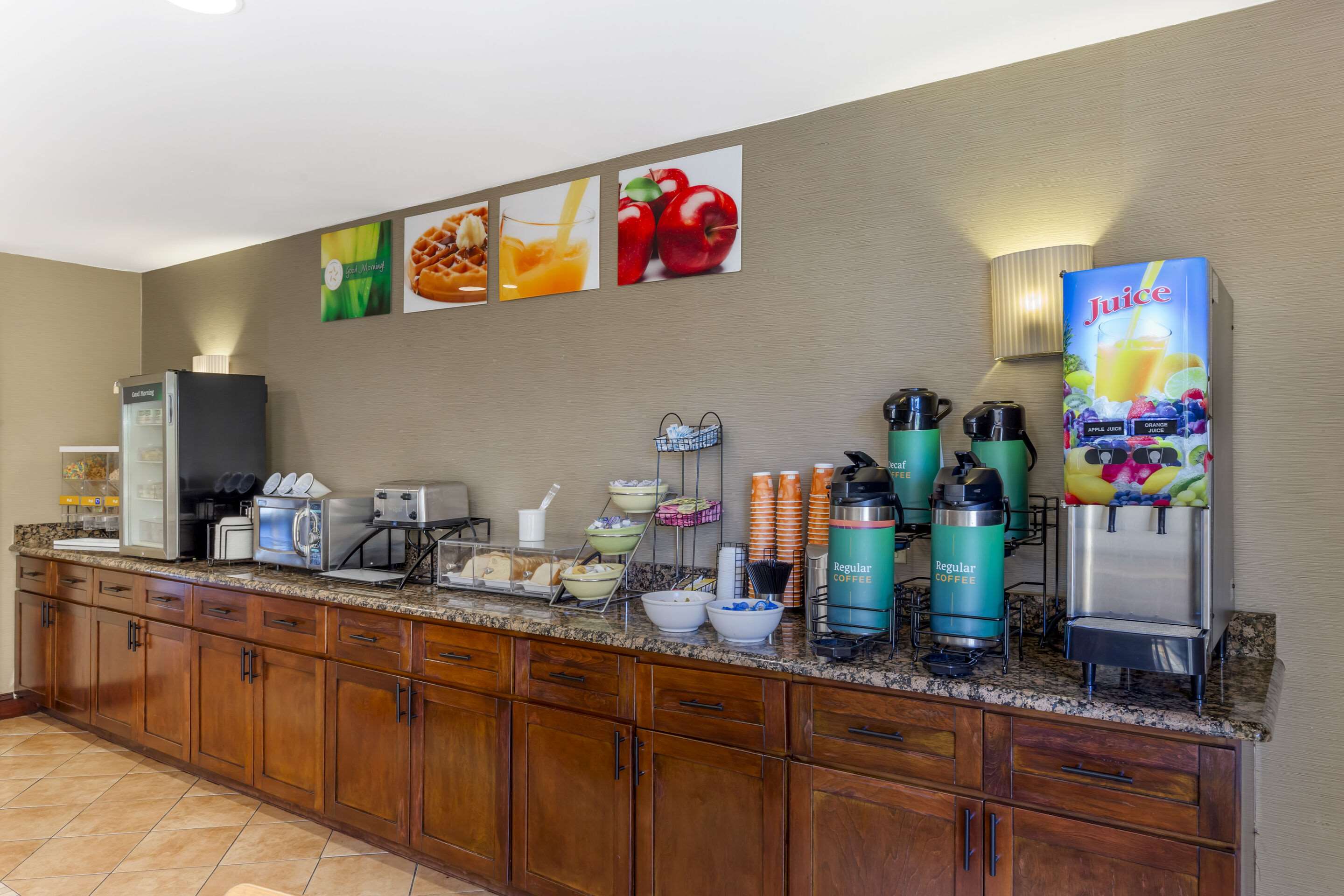 Breakfast area | Quality Inn Raleigh Downtown