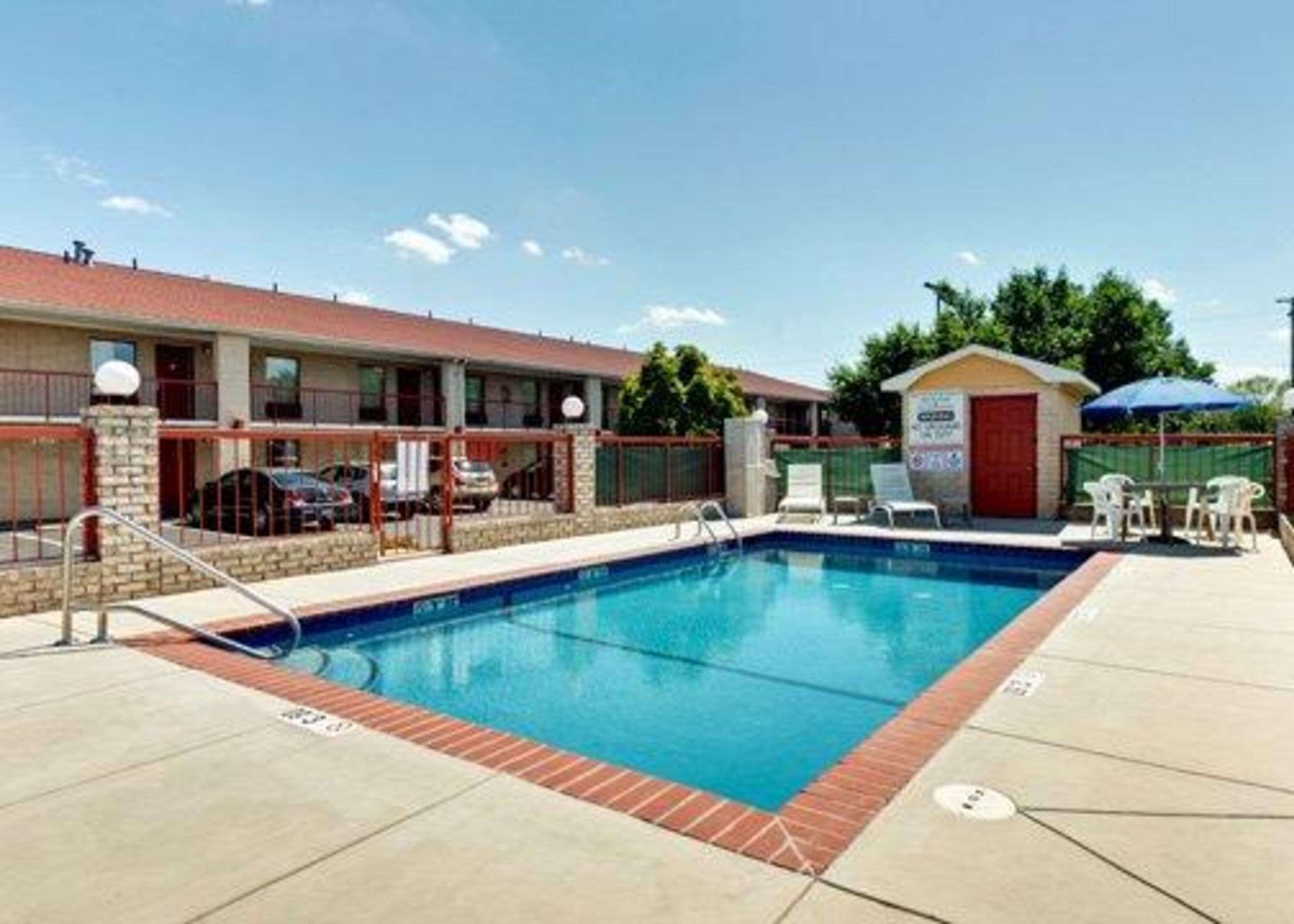 Outdoor pool | Quality Inn & Suites Monroe