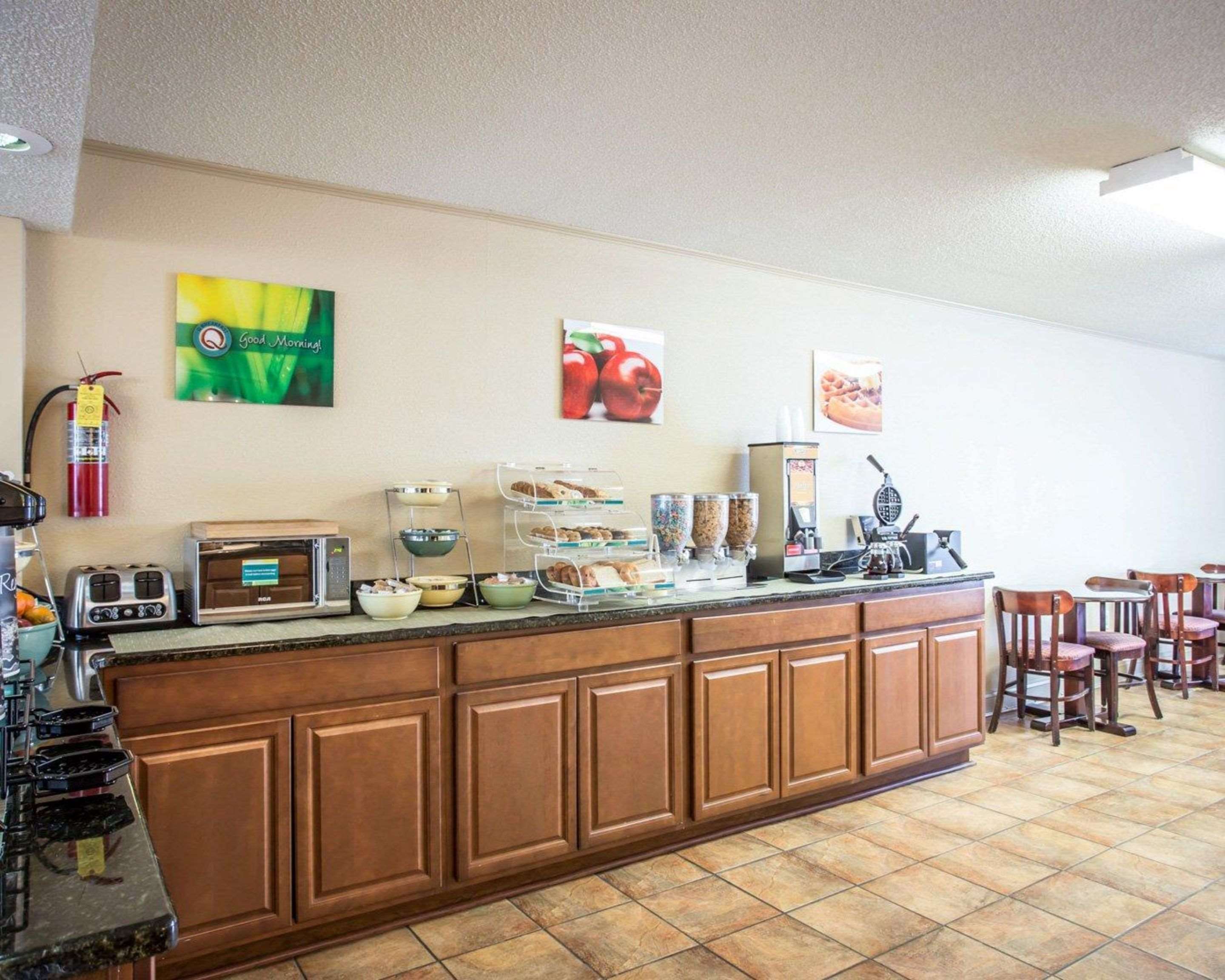 Breakfast bar | Quality Inn & Suites Monroe