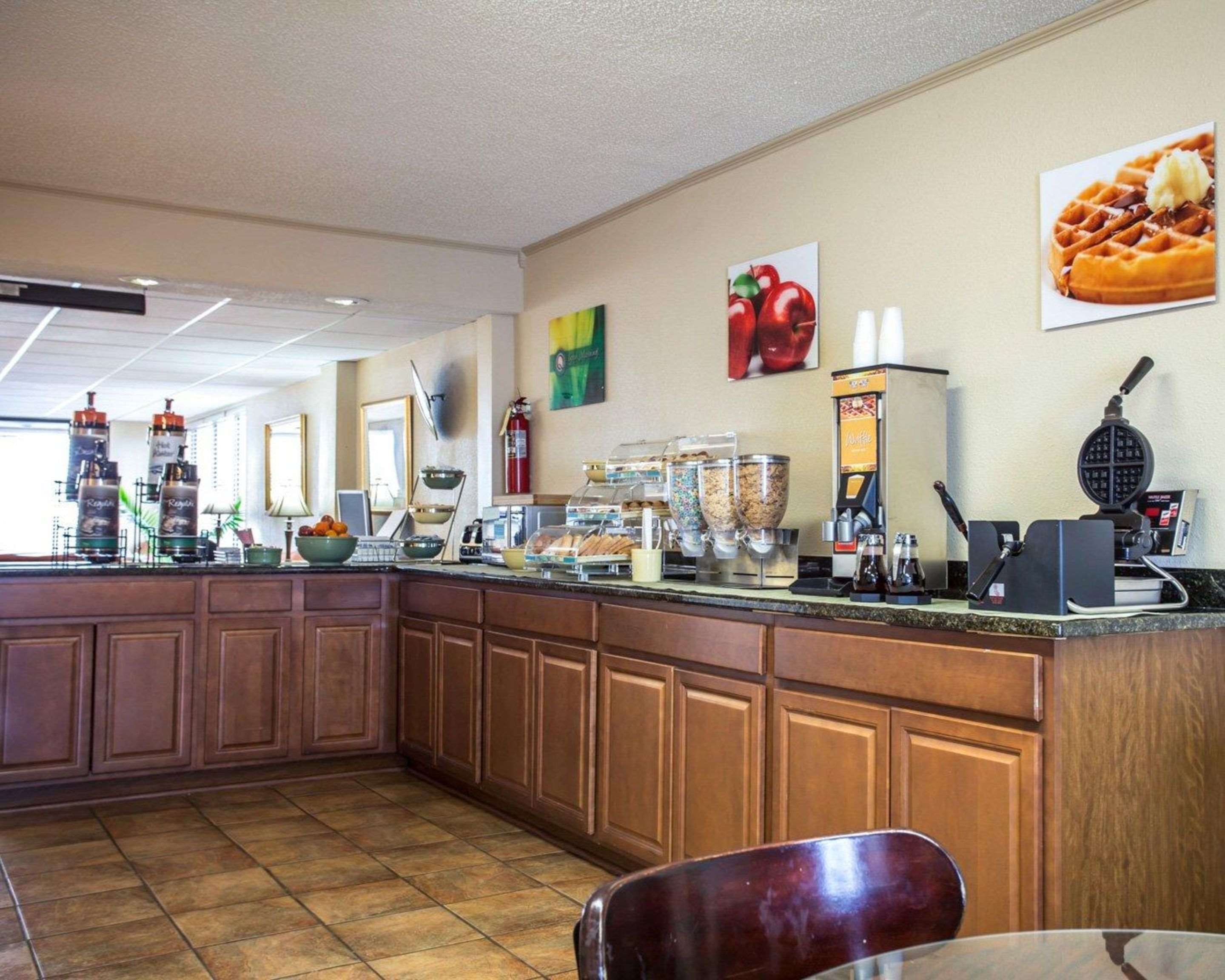 Breakfast counter | Quality Inn & Suites Monroe