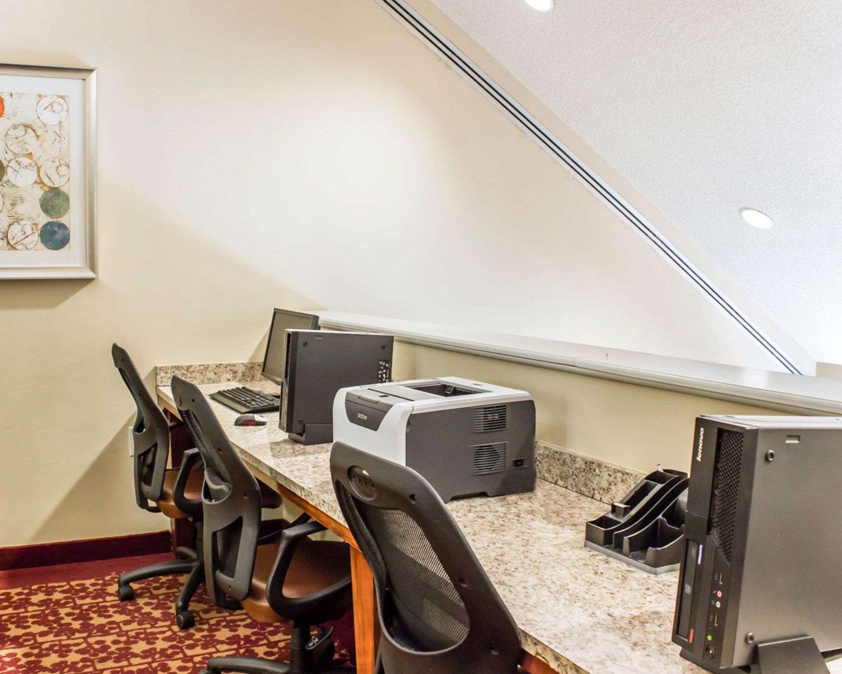 Business center with high-speed Internet access | Comfort Inn Near Fort Bragg