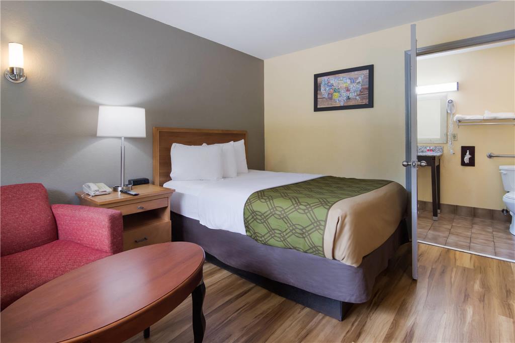 ECONO LODGE BATTLEBORO - ROCKY MOUN-guestroom-Guest Room,On-Site.jpg