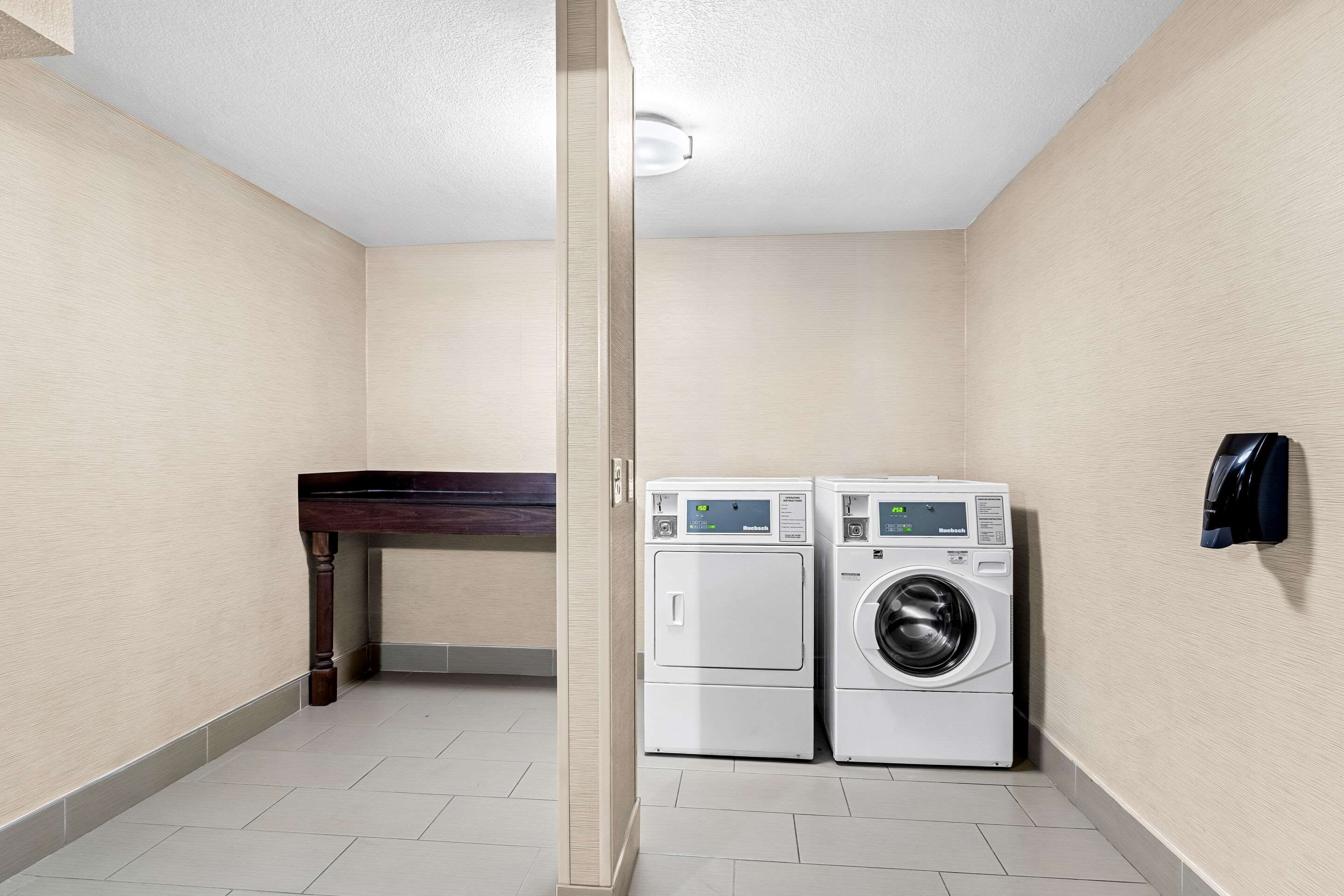 Guest laundry facilities | Comfort Inn University