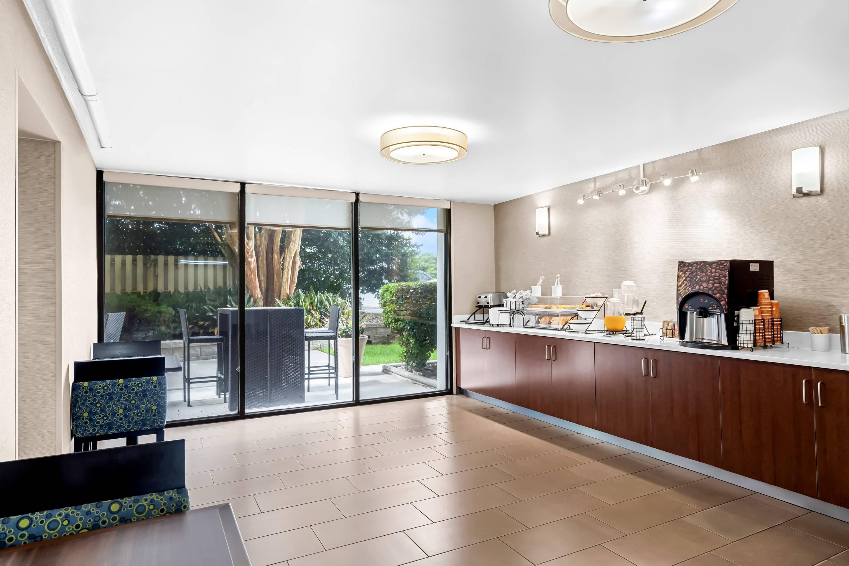 Spacious breakfast area | Comfort Inn University