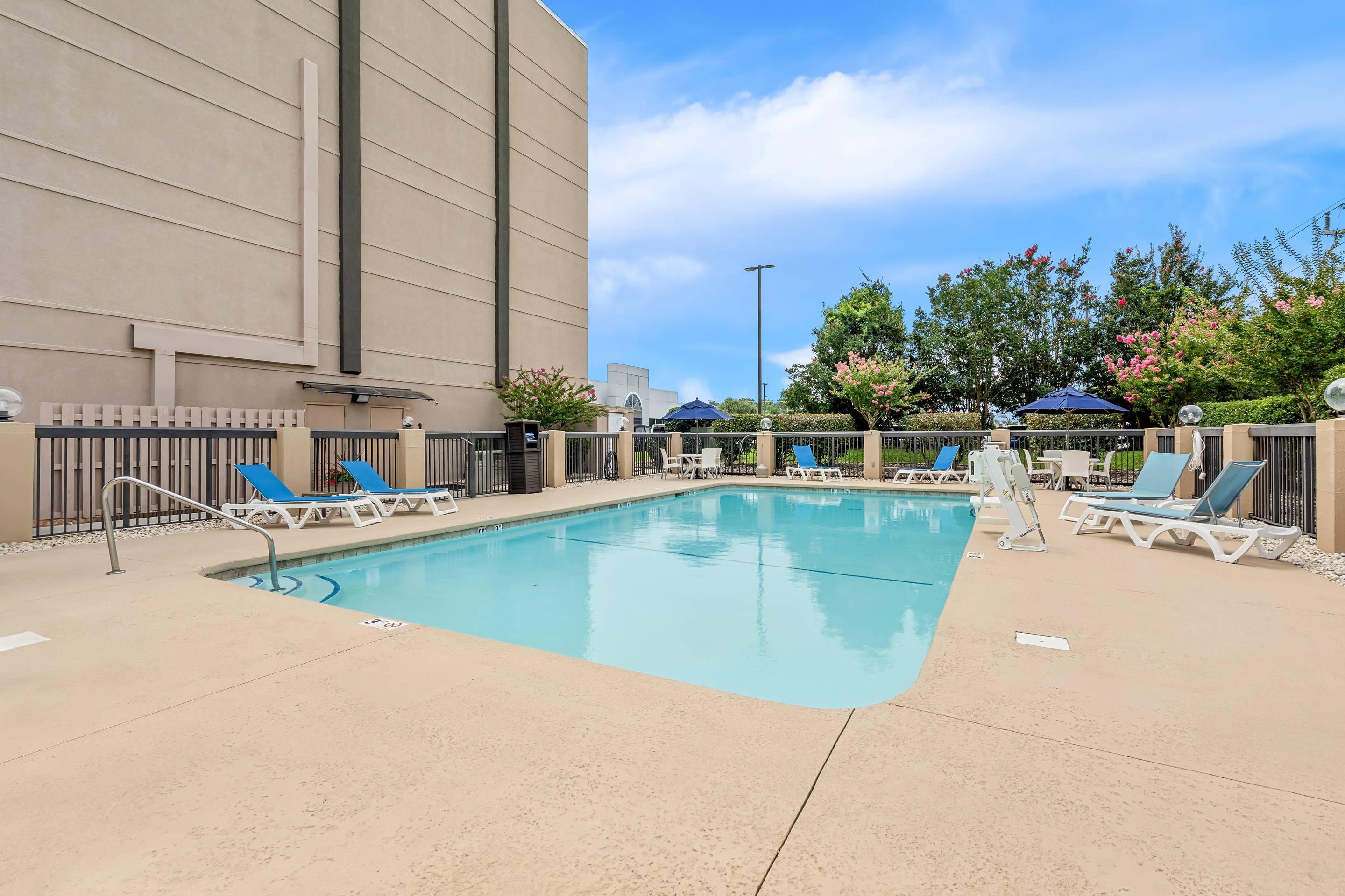 Outdoor pool | Comfort Inn University