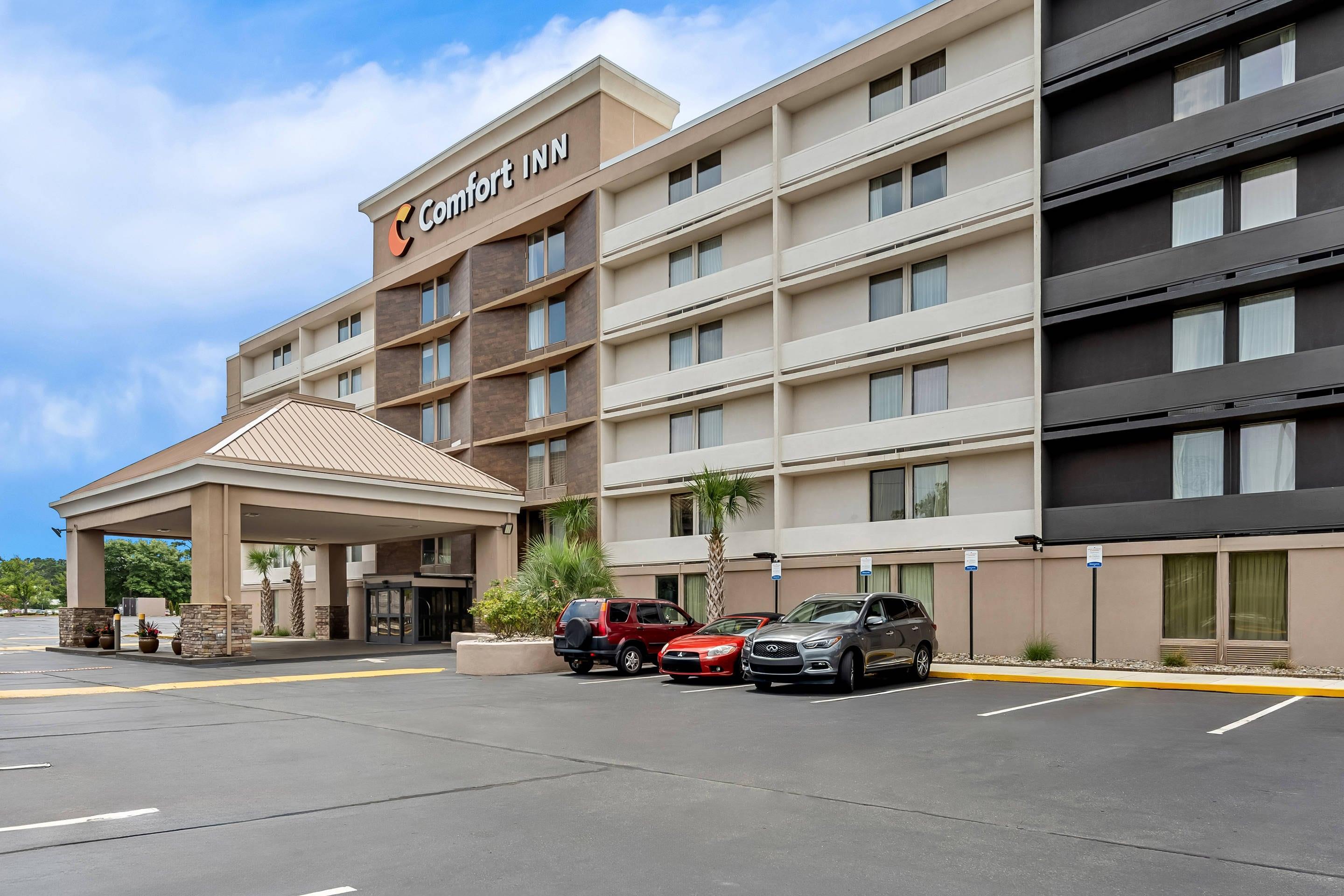 Hotel exterior | Comfort Inn University