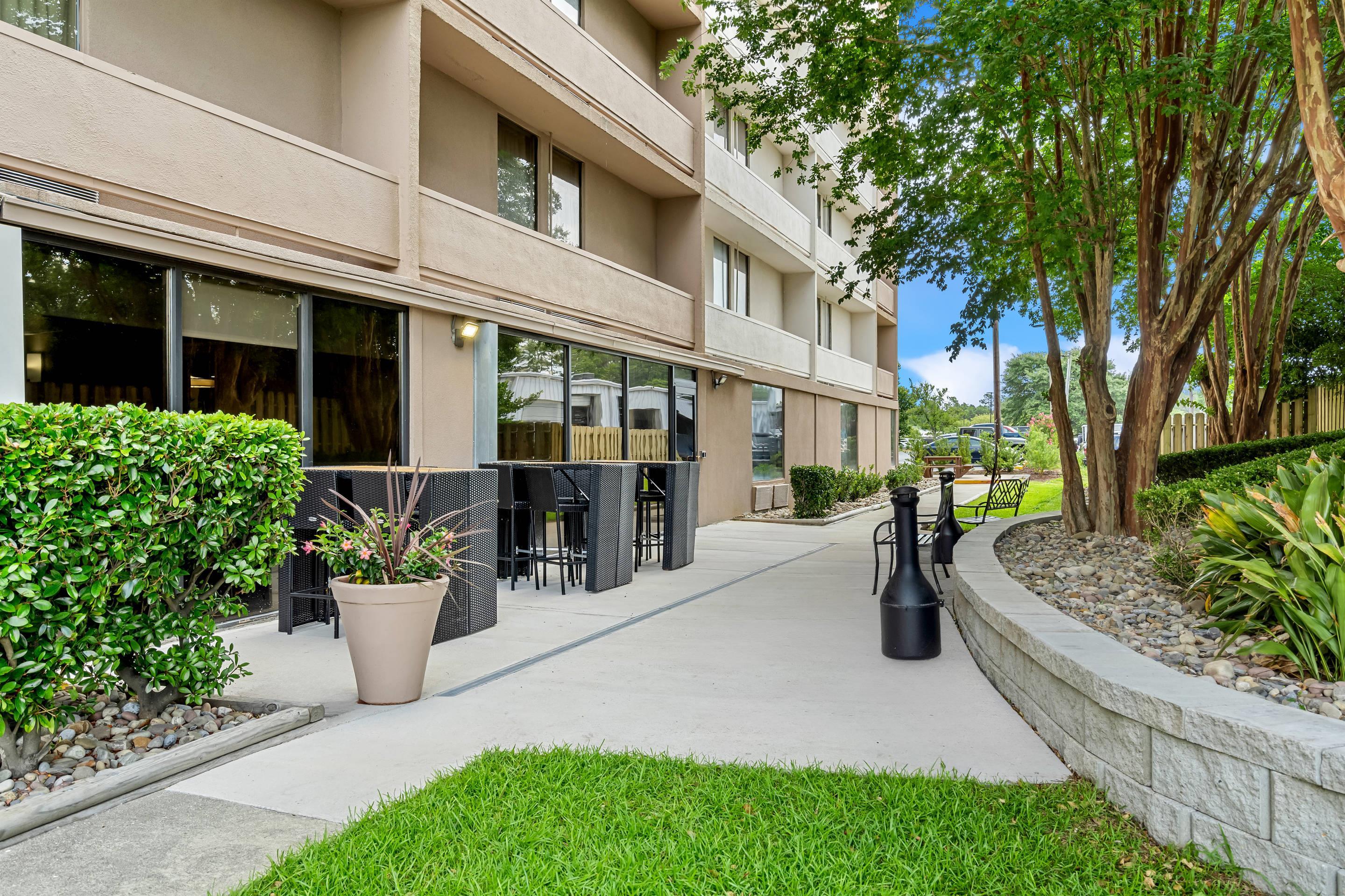 Hotel exterior | Comfort Inn University