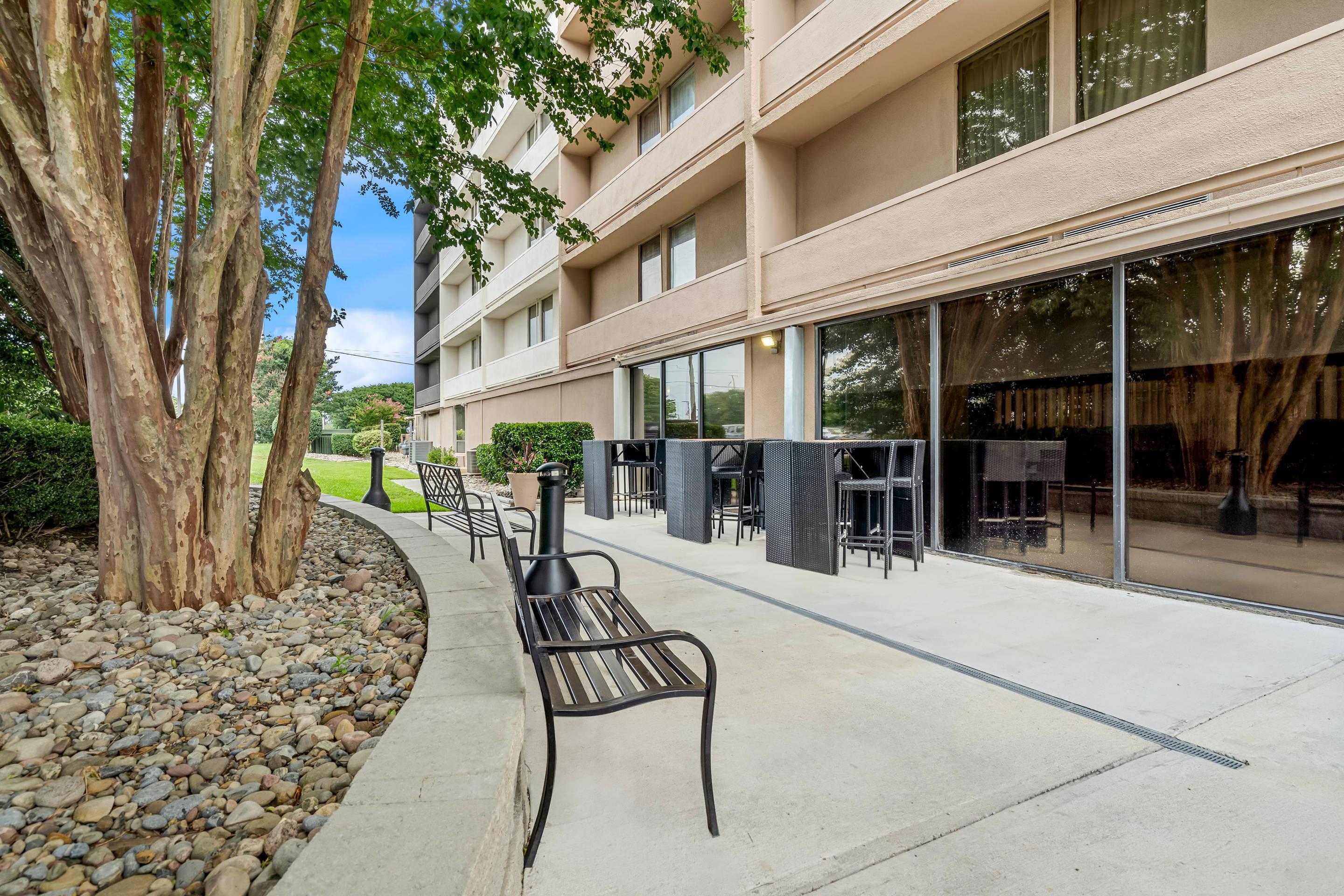 Hotel exterior | Comfort Inn University