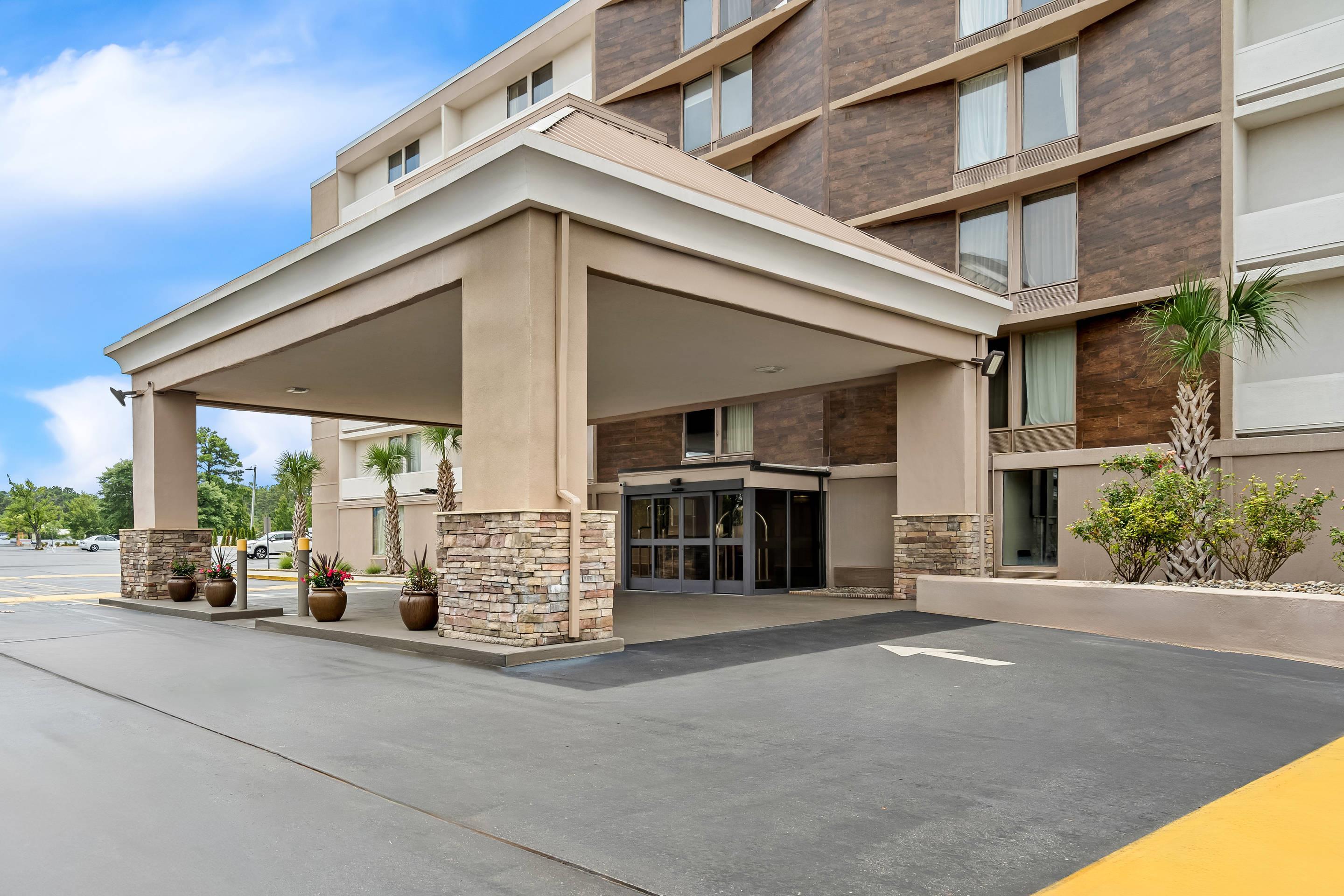Hotel exterior | Comfort Inn University