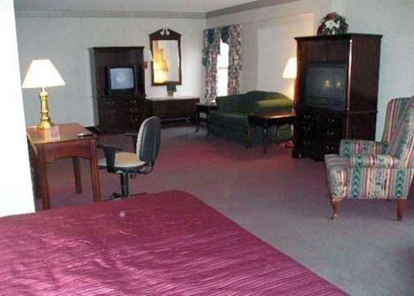 Suite - Quality Inn & Suites Thomasville - I-85, Exit 103