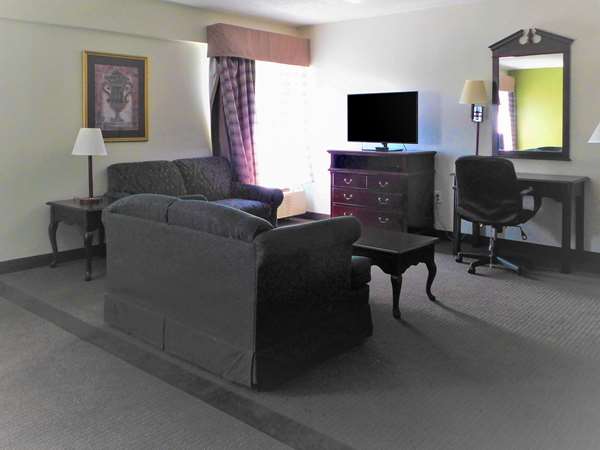 Suite - Quality Inn & Suites Thomasville - I-85, Exit 103