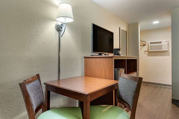  - Econo Lodge Cherokee