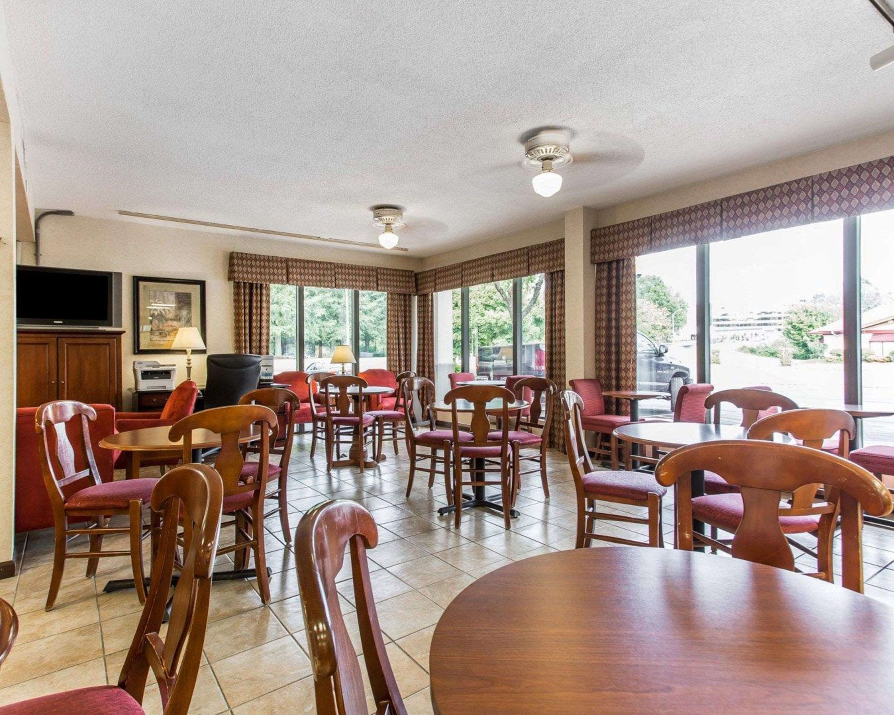 Enjoy breakfast in this seating area | Quality Inn University Winston Salem
