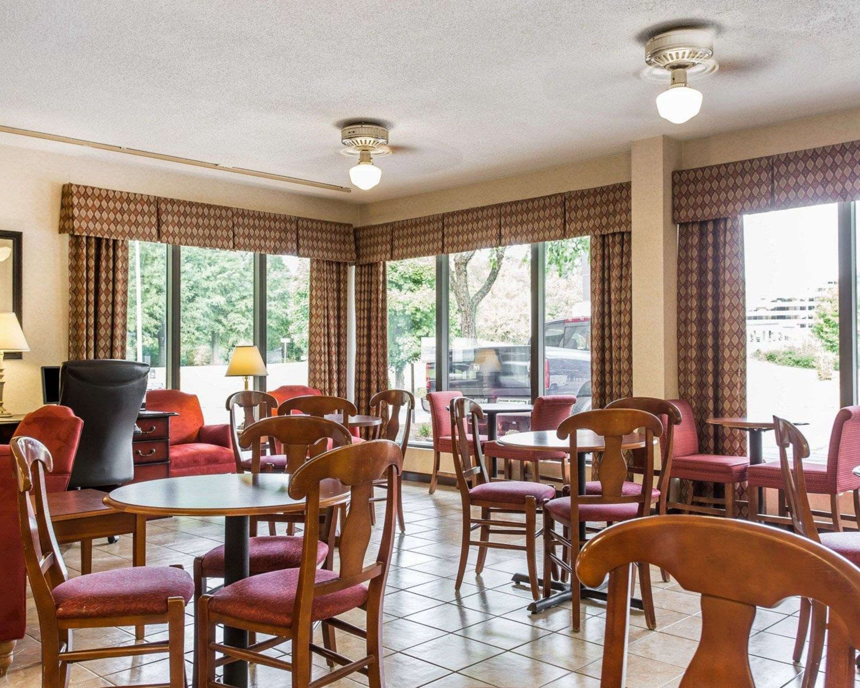 Enjoy breakfast in this seating area | Quality Inn University Winston Salem