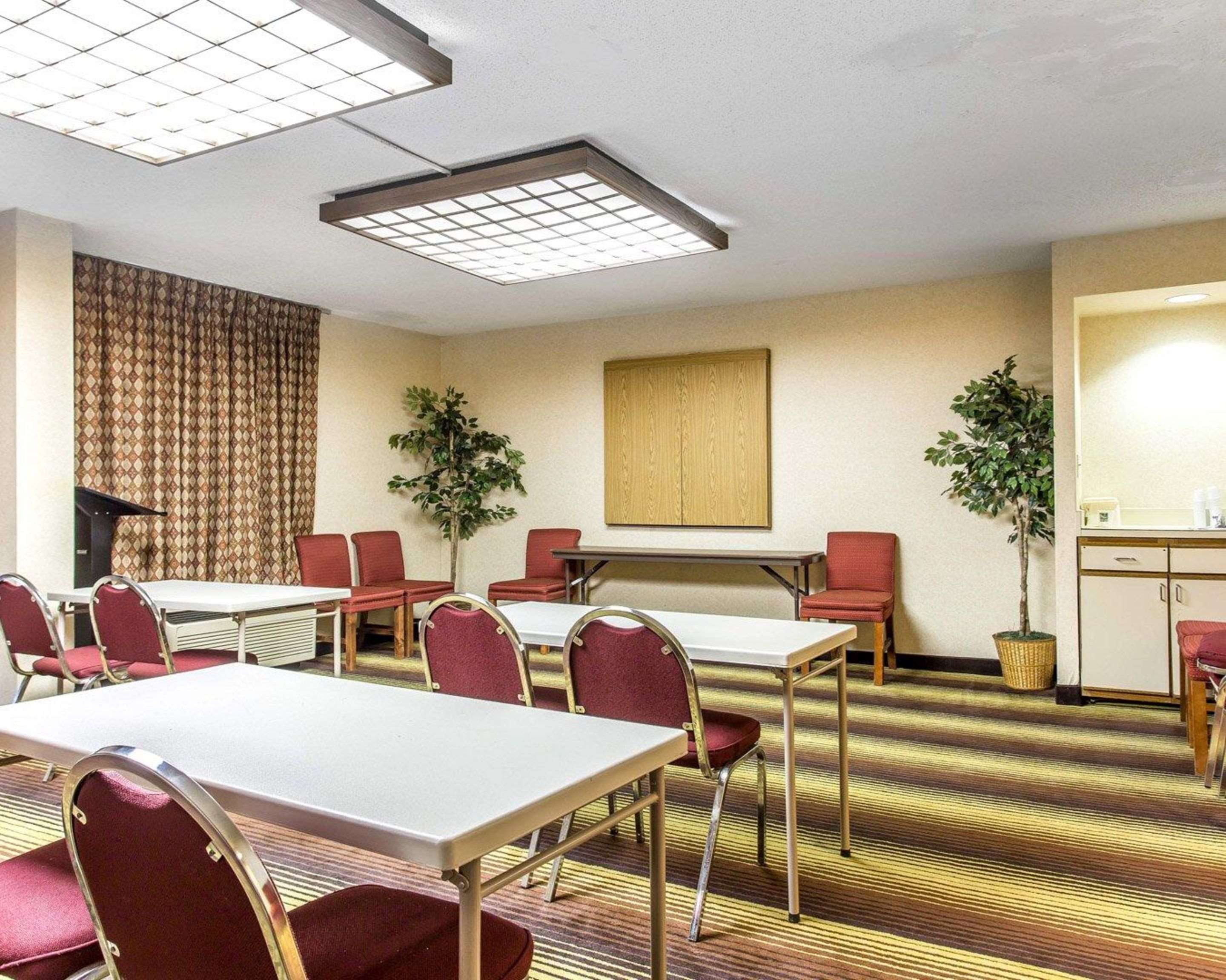Meeting room | Quality Inn University Winston Salem