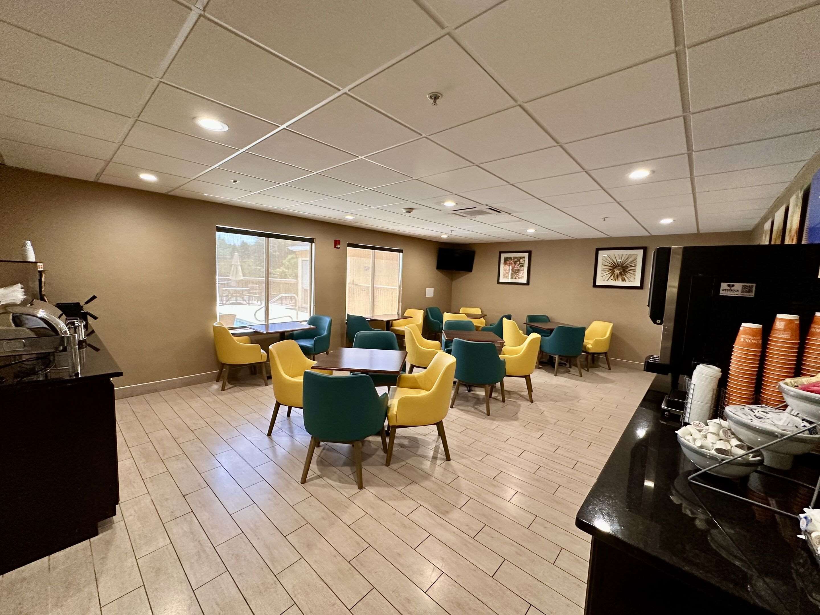 Breakfast area | Comfort Inn & Suites Mocksville I-40