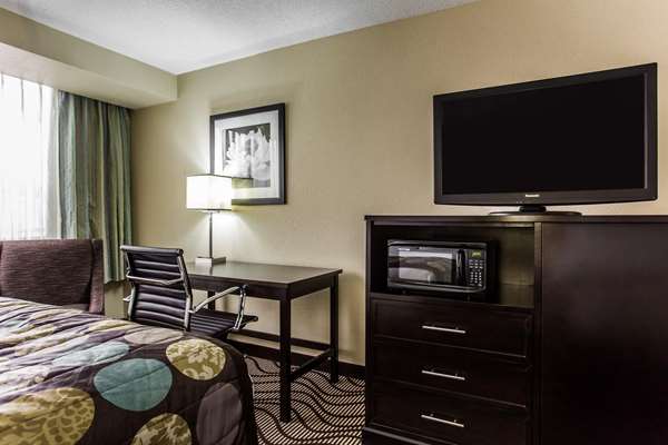  - Clarion Hotel Airport & Conference Center Charlotte - I-77, Exit 6A