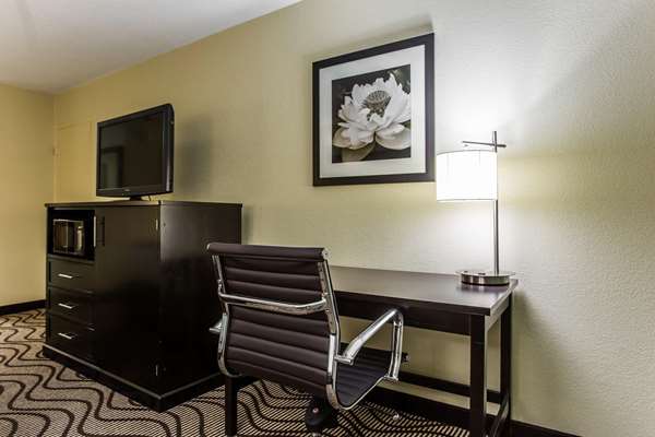  - Clarion Hotel Airport & Conference Center Charlotte - I-77, Exit 6A