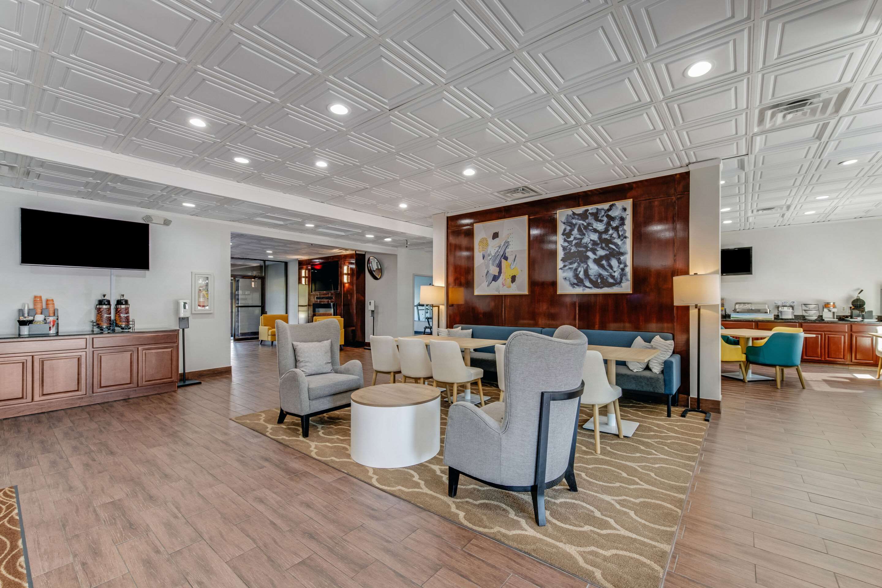 Lobby with sitting area
