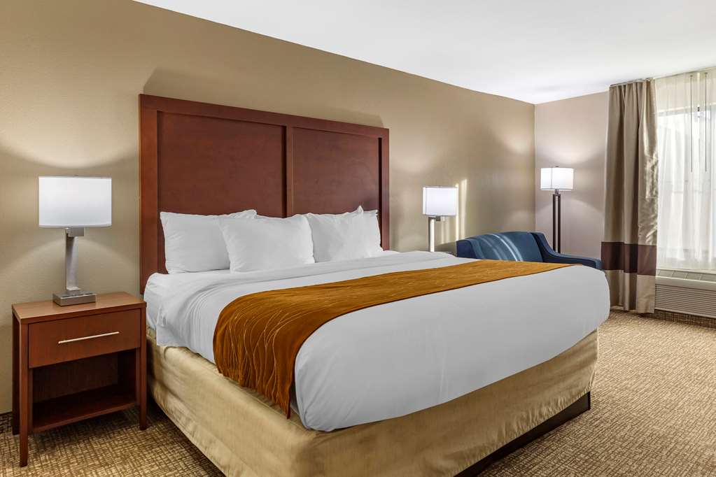 COMFORT INN SMITHFIELD NEAR I-95-guestroom-Guest Room,On-Site.jpg