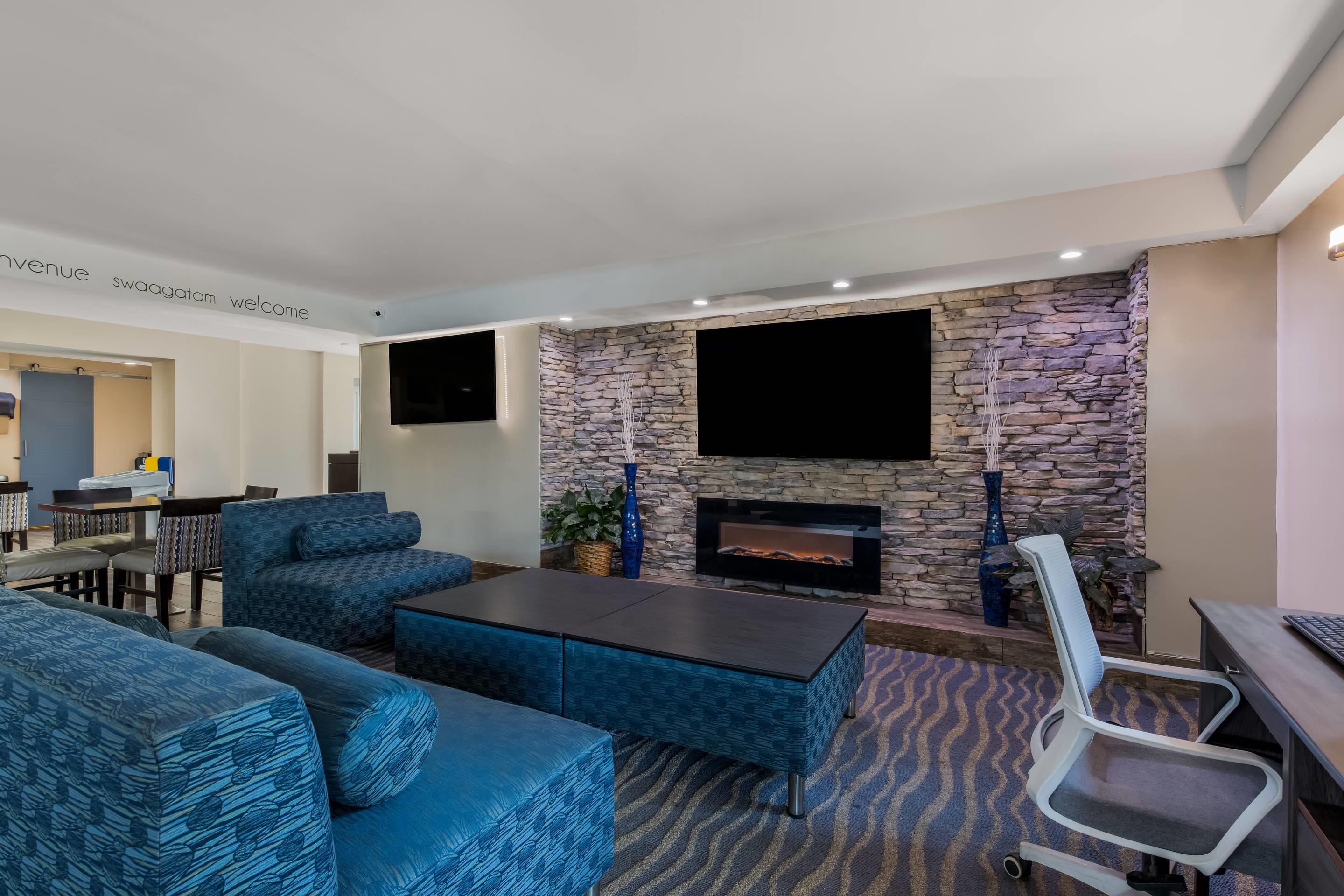 Hotel lobby | Quality Inn & Suites Airport